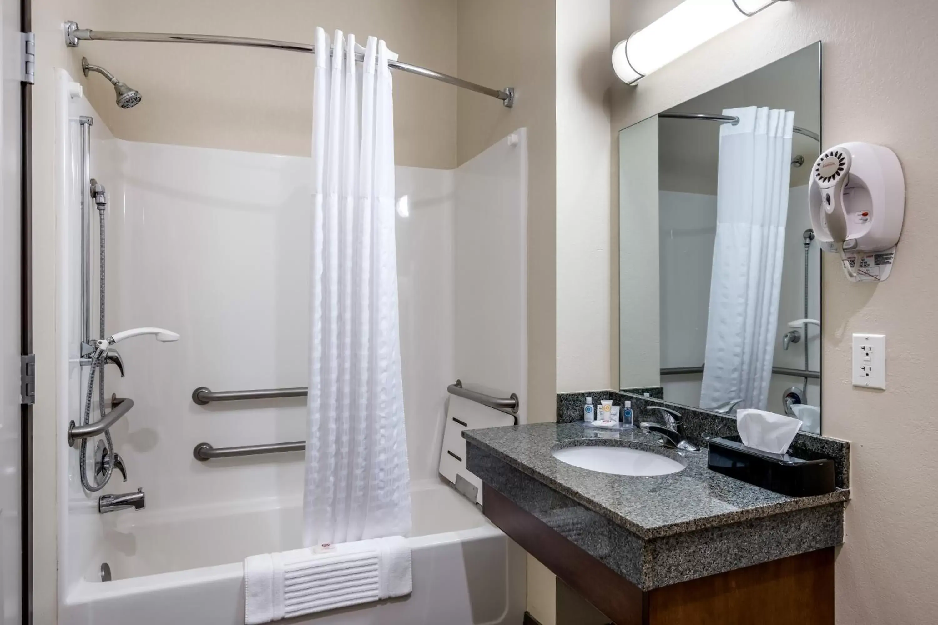 Bathroom in Comfort Inn Bonner Springs Kansas City
