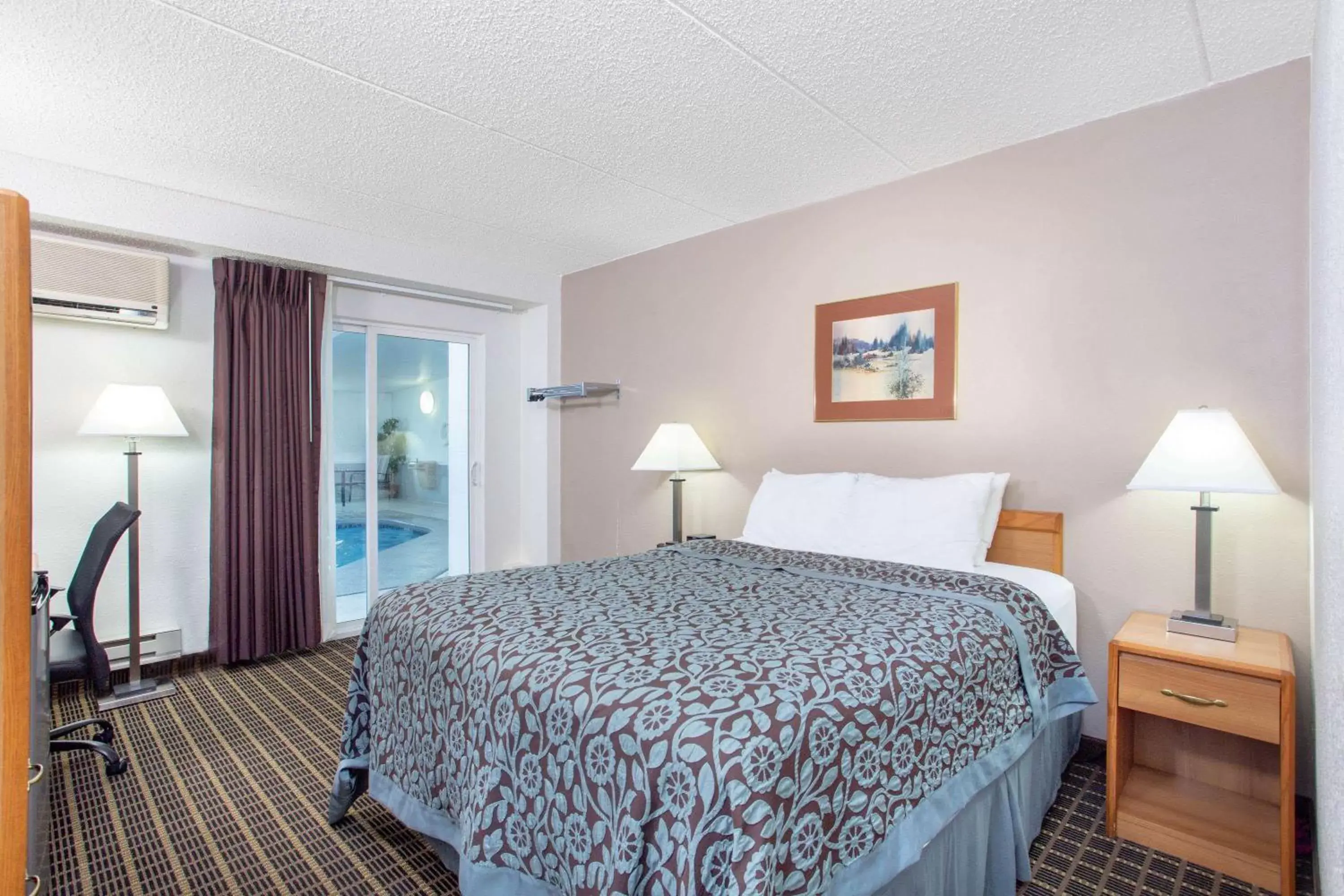 Photo of the whole room, Bed in Days Inn by Wyndham Fond du Lac