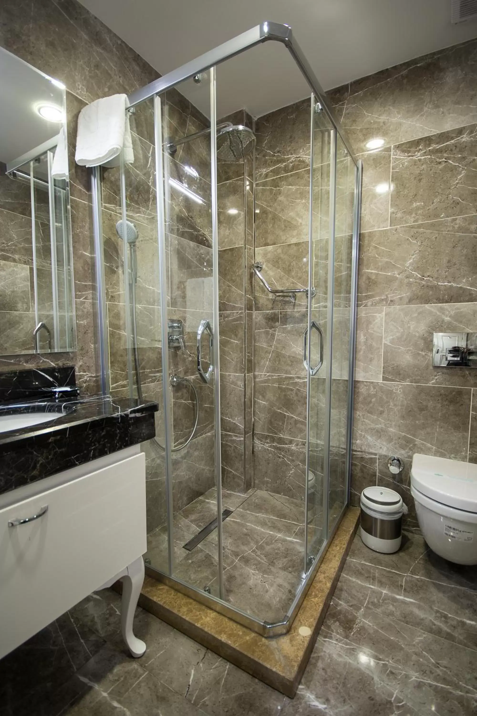 Shower, Bathroom in Antusa Palace Hotel & Spa