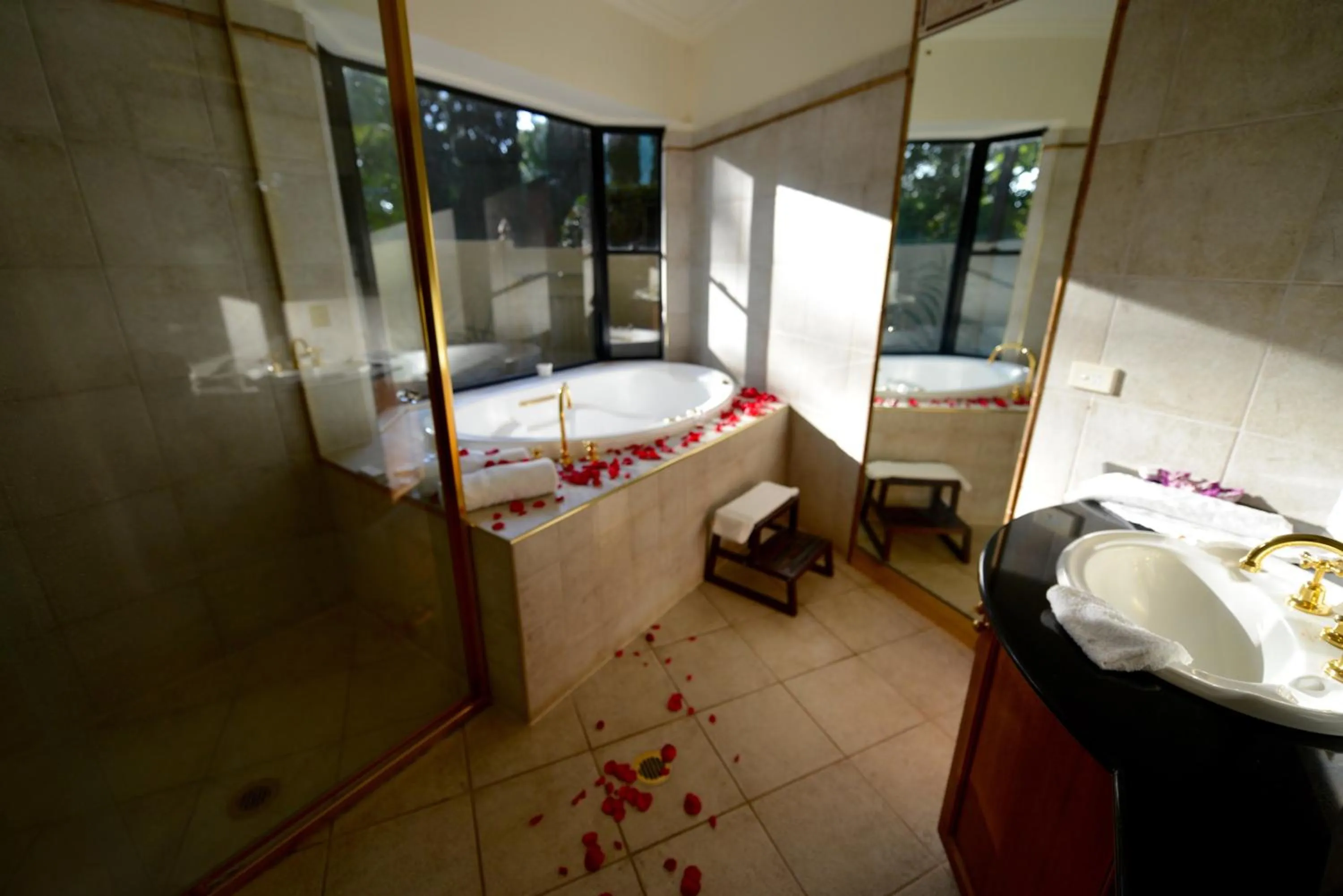 Bathroom, Bed in Escarpment Retreat & Day Spa for Couples