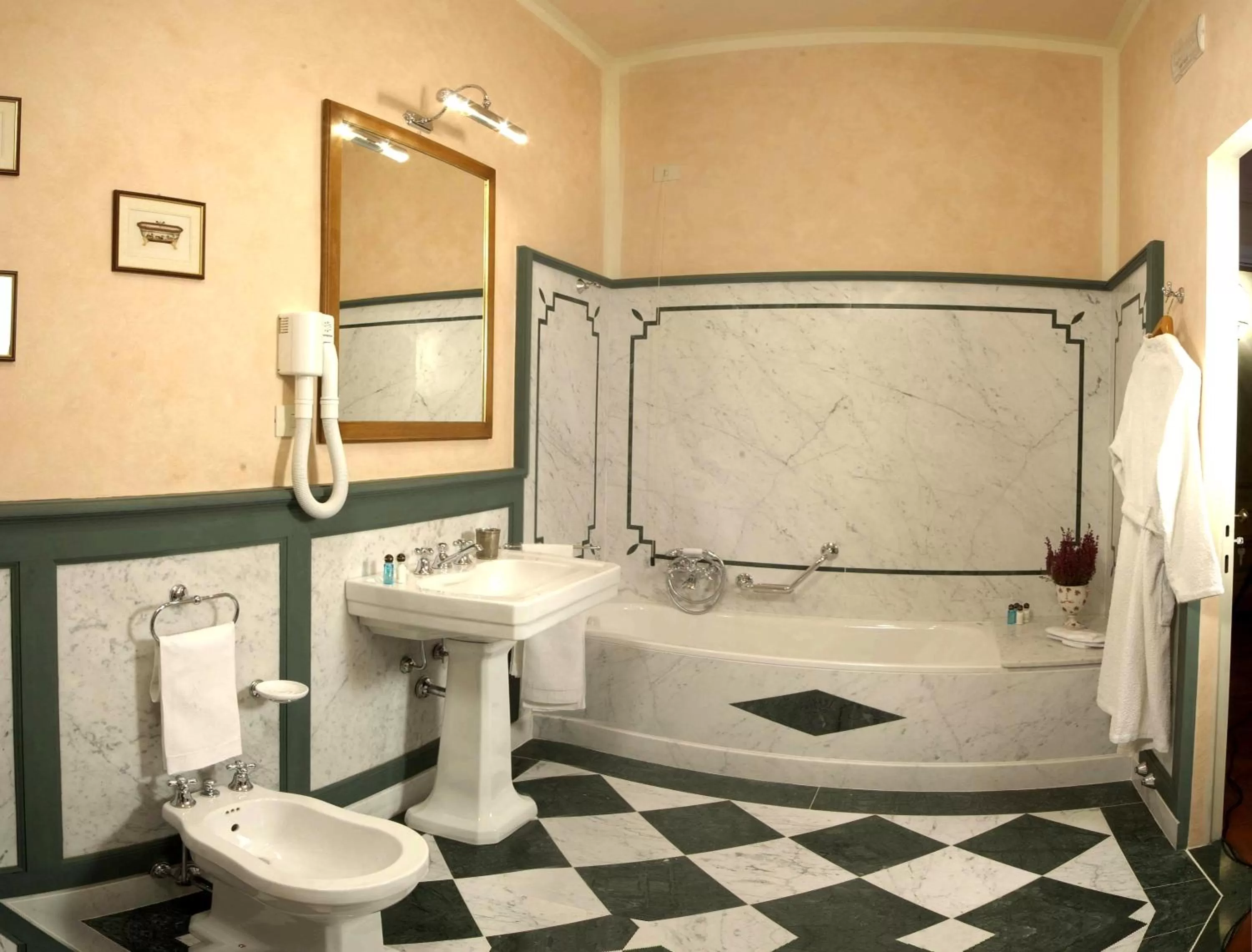 Bathroom in Palazzo Niccolini al Duomo Residenza D'Epoca