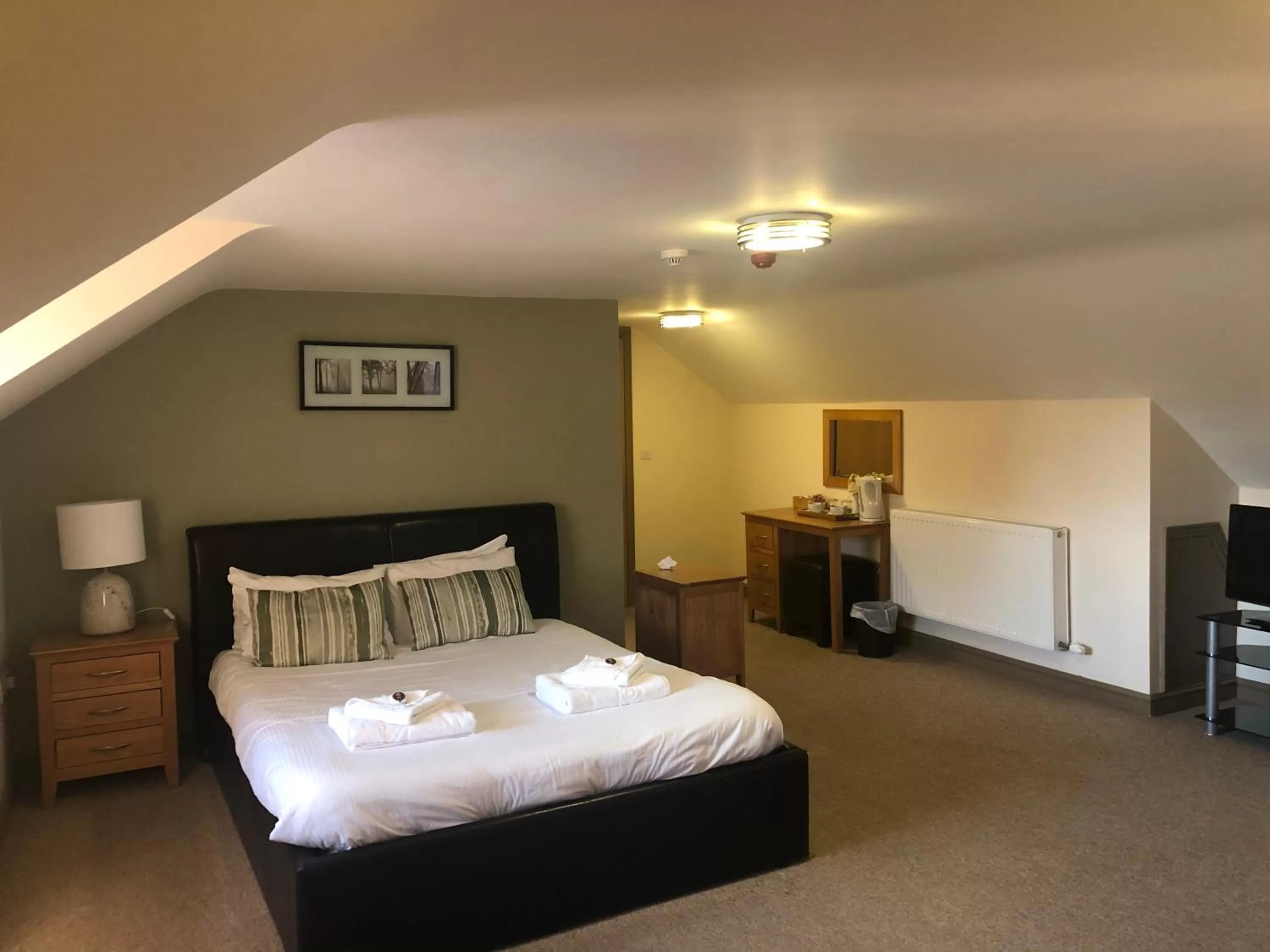 Bed in The Elm Tree Inn