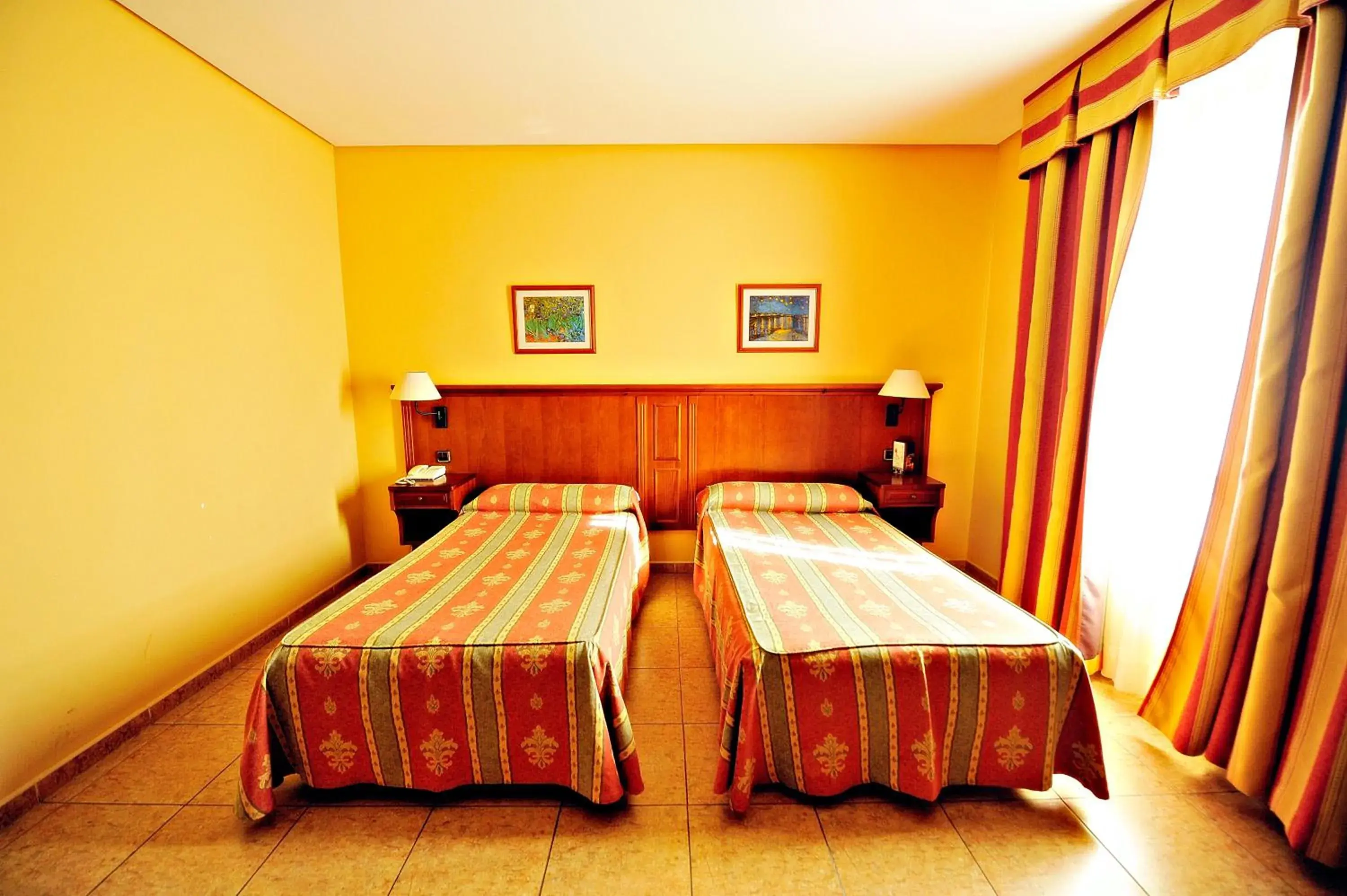 Bedroom, Bed in Hotel Lozano