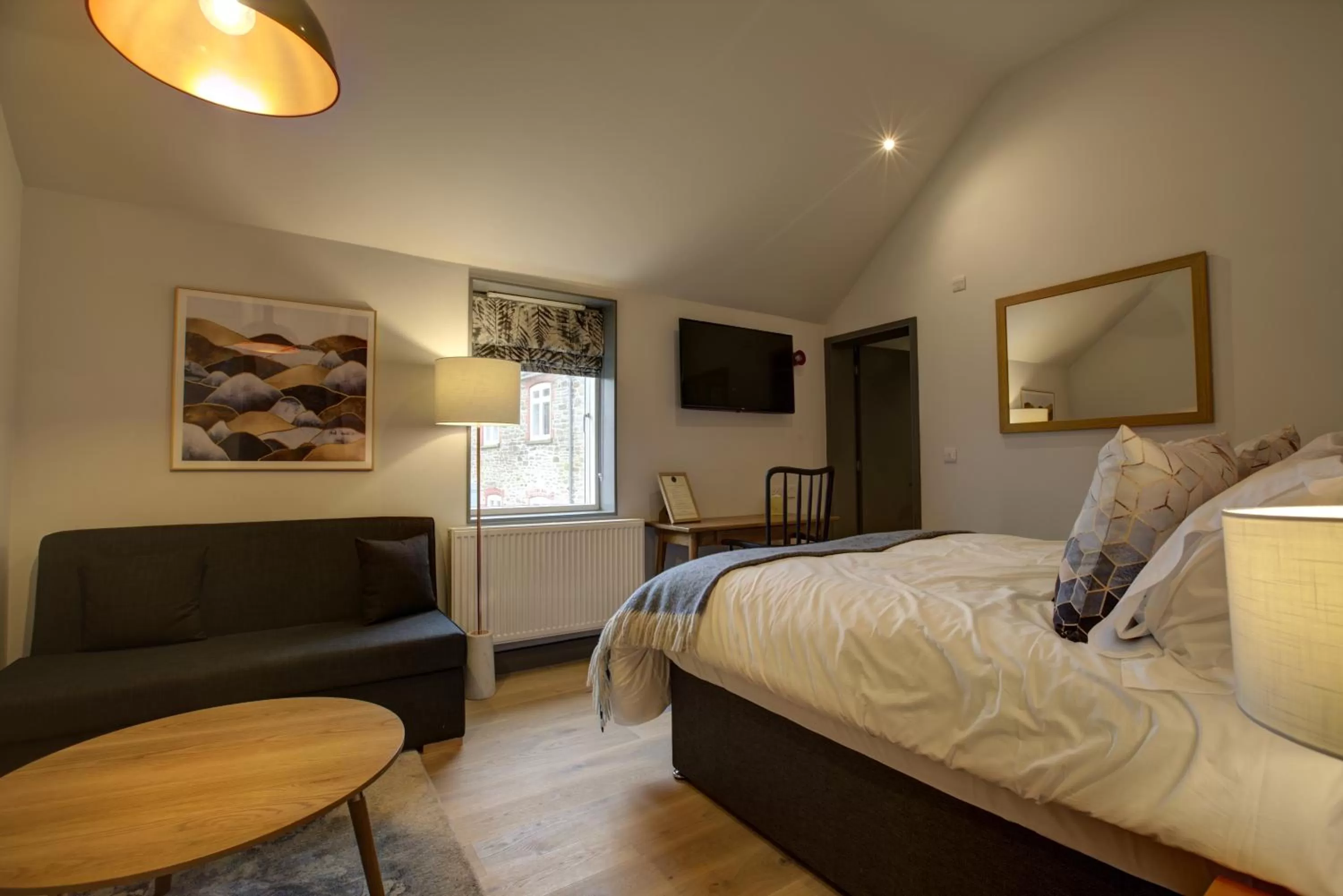 Photo of the whole room, Bed in The Temple Inn