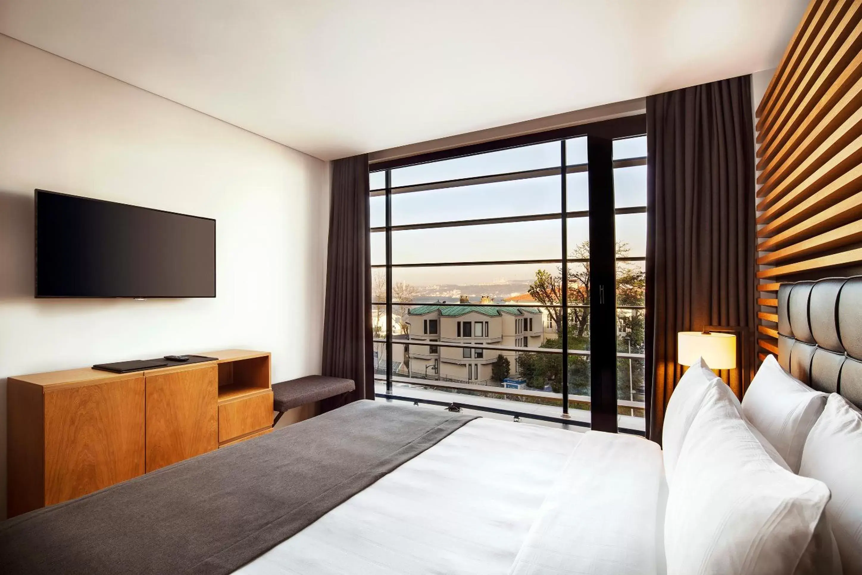 Bedroom, TV/Entertainment Center in Metropolitan Hotels Bosphorus