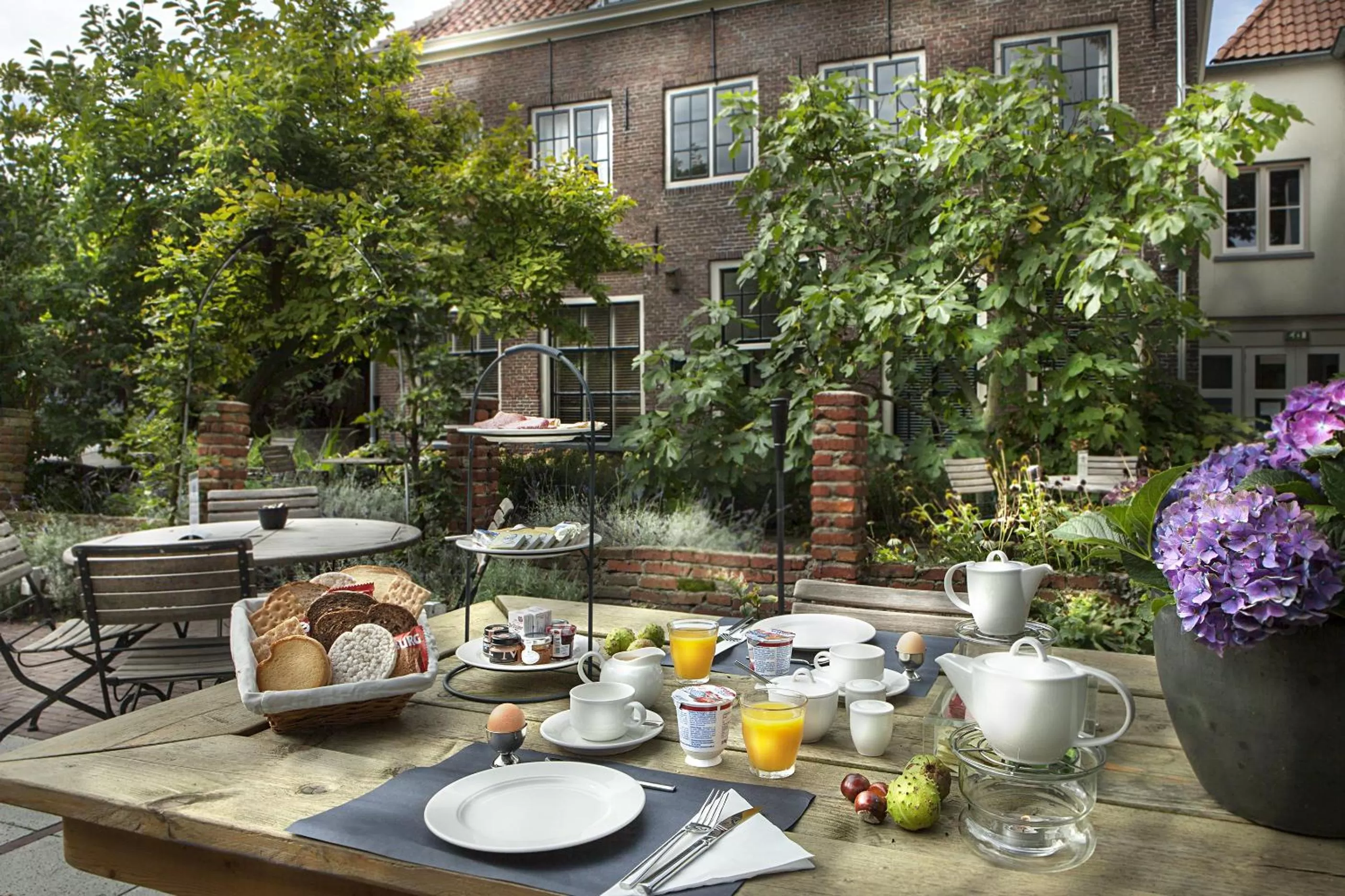 Restaurant/places to eat in Hotel de Tabaksplant