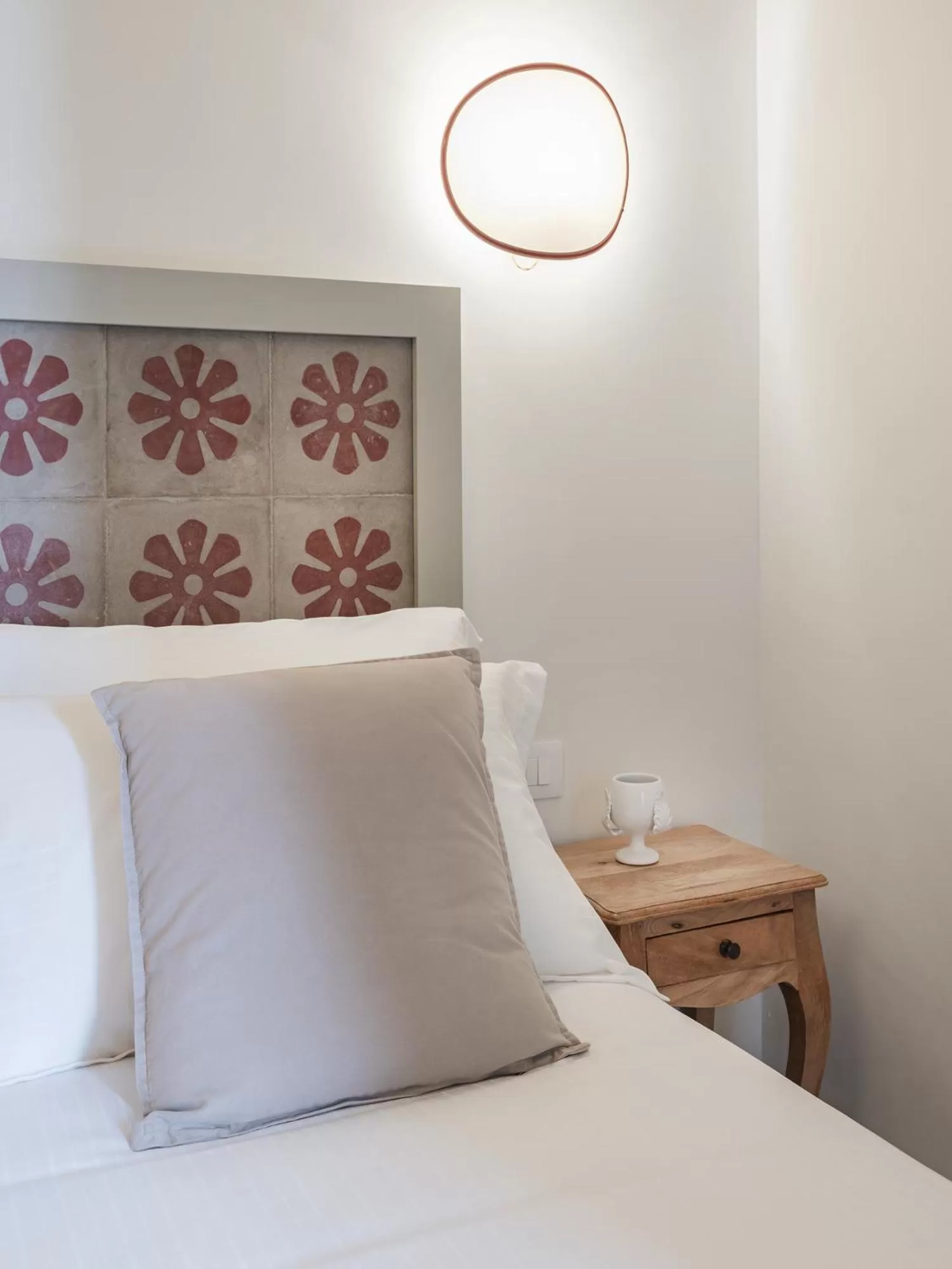 Bedroom, Bed in Living u HomeSuites