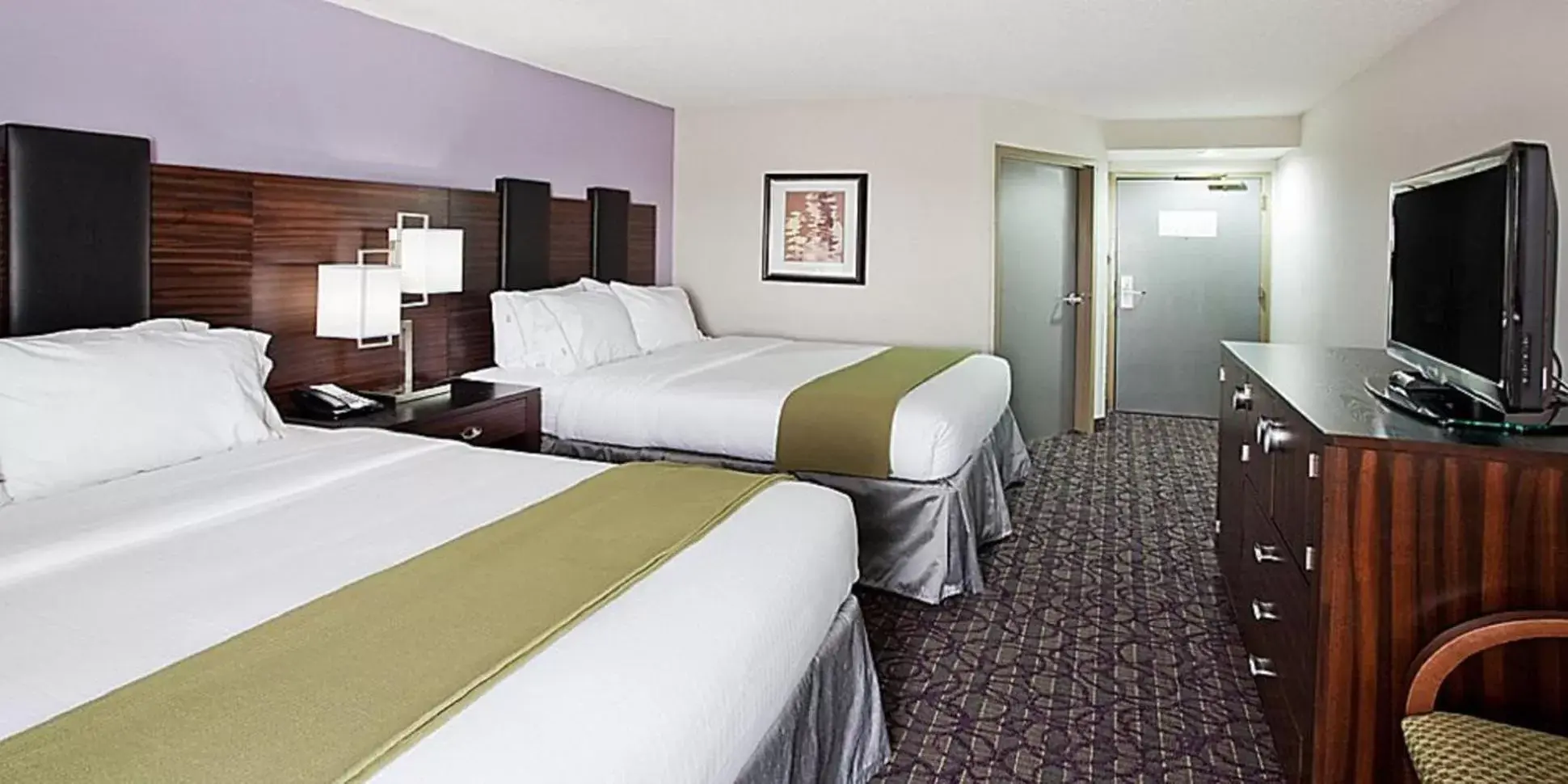 Photo of the whole room, Bed in Holiday Inn Express Atlanta West - Theme Park Area, an IHG Hotel