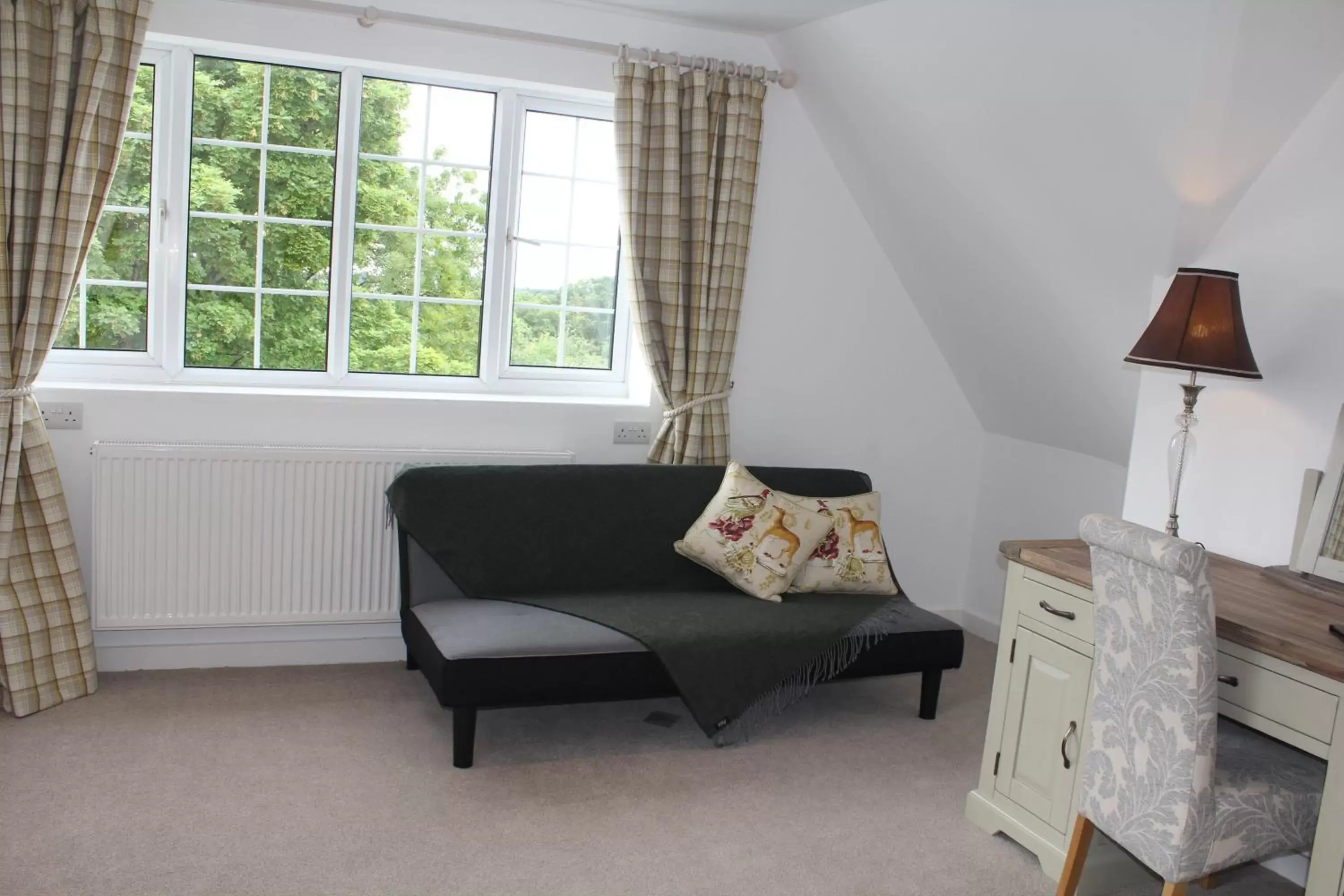 Day, Seating Area in Three Horseshoes Country Inn