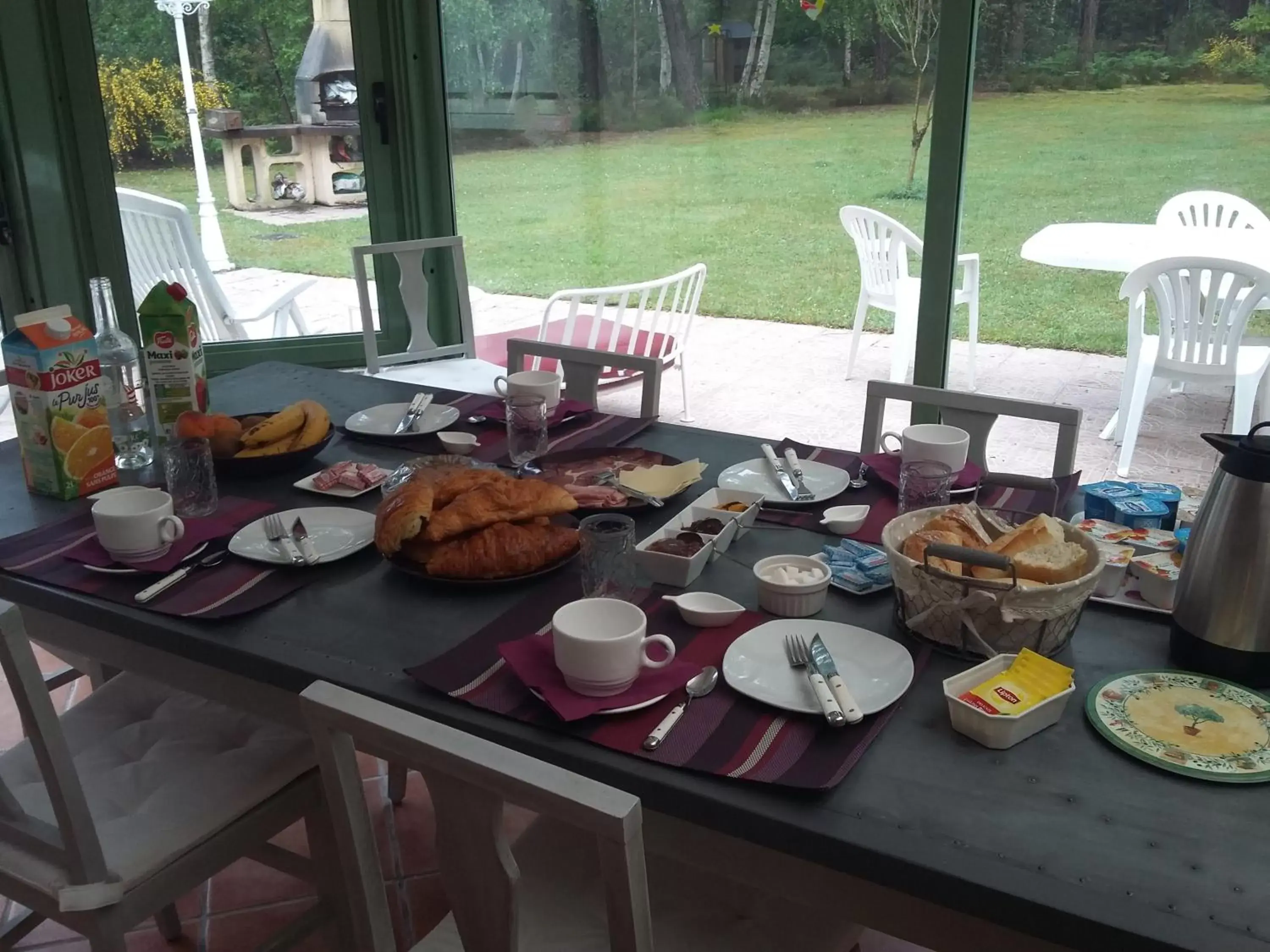 Breakfast in B&B La Forêt de Charmeuse