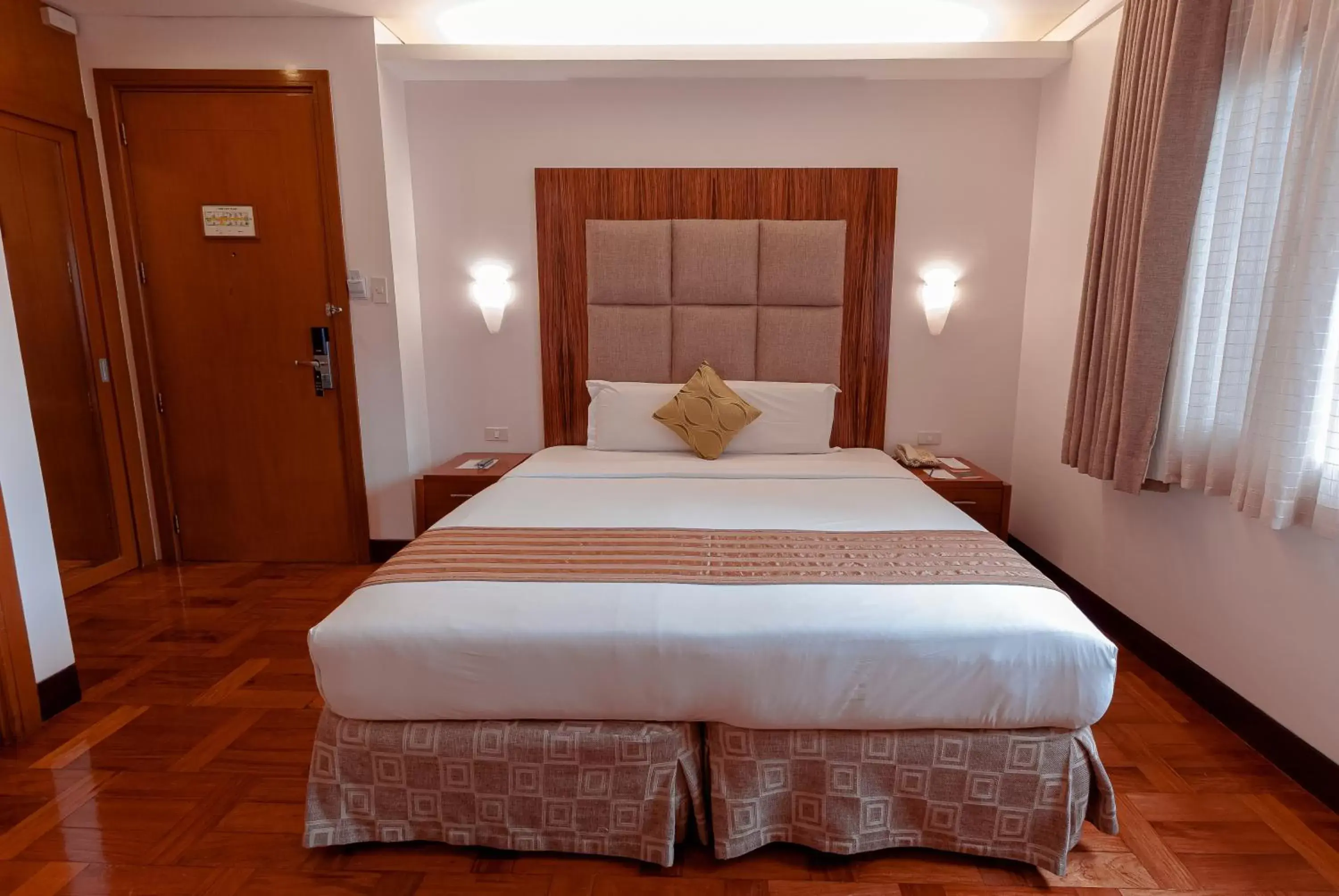 Bedroom, Bed in City Garden Suites