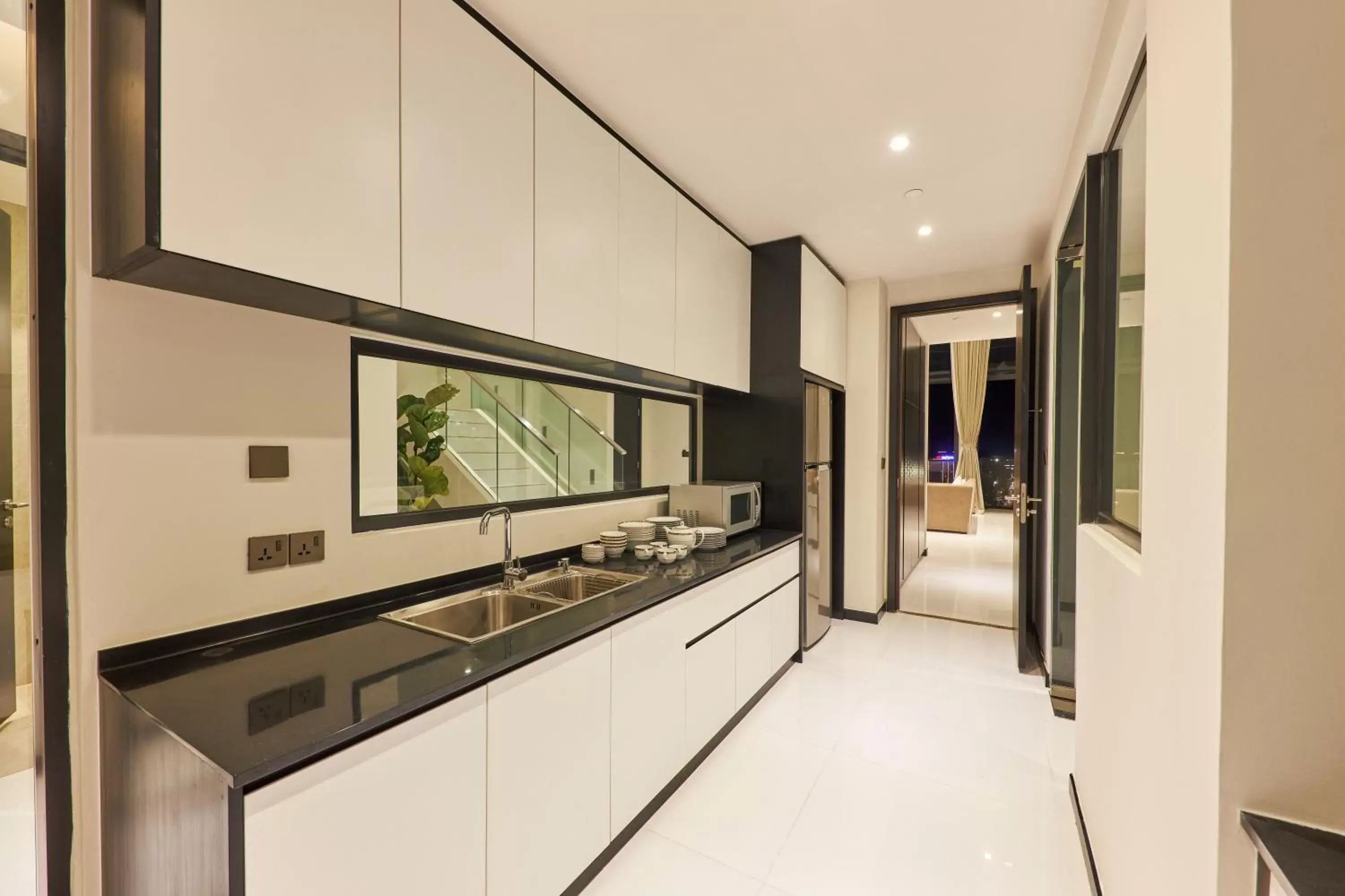 minibar, Kitchen/Kitchenette in Luxcity Hotel & Apartment