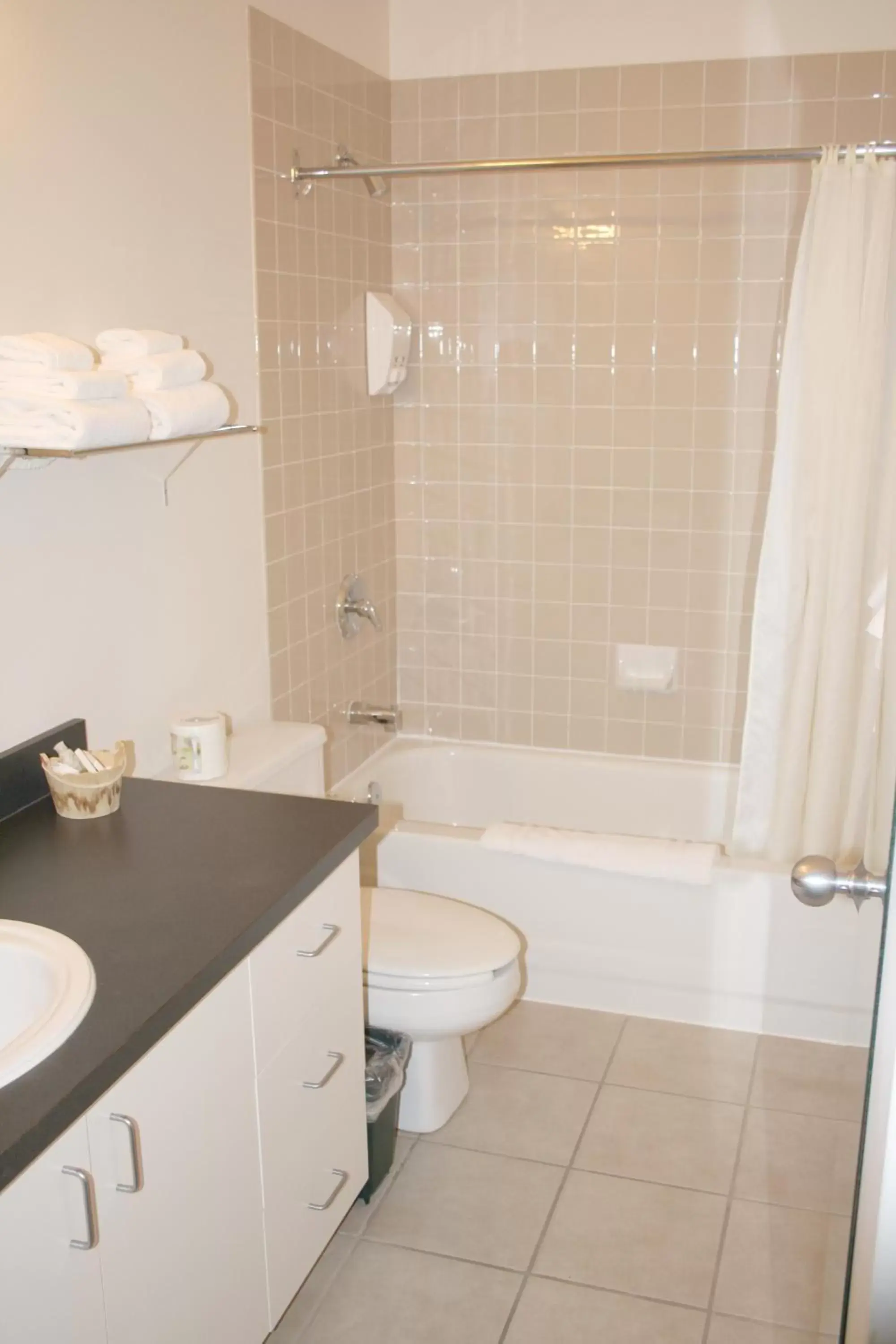 Bathroom in Waterton Lakes Lodge Resort