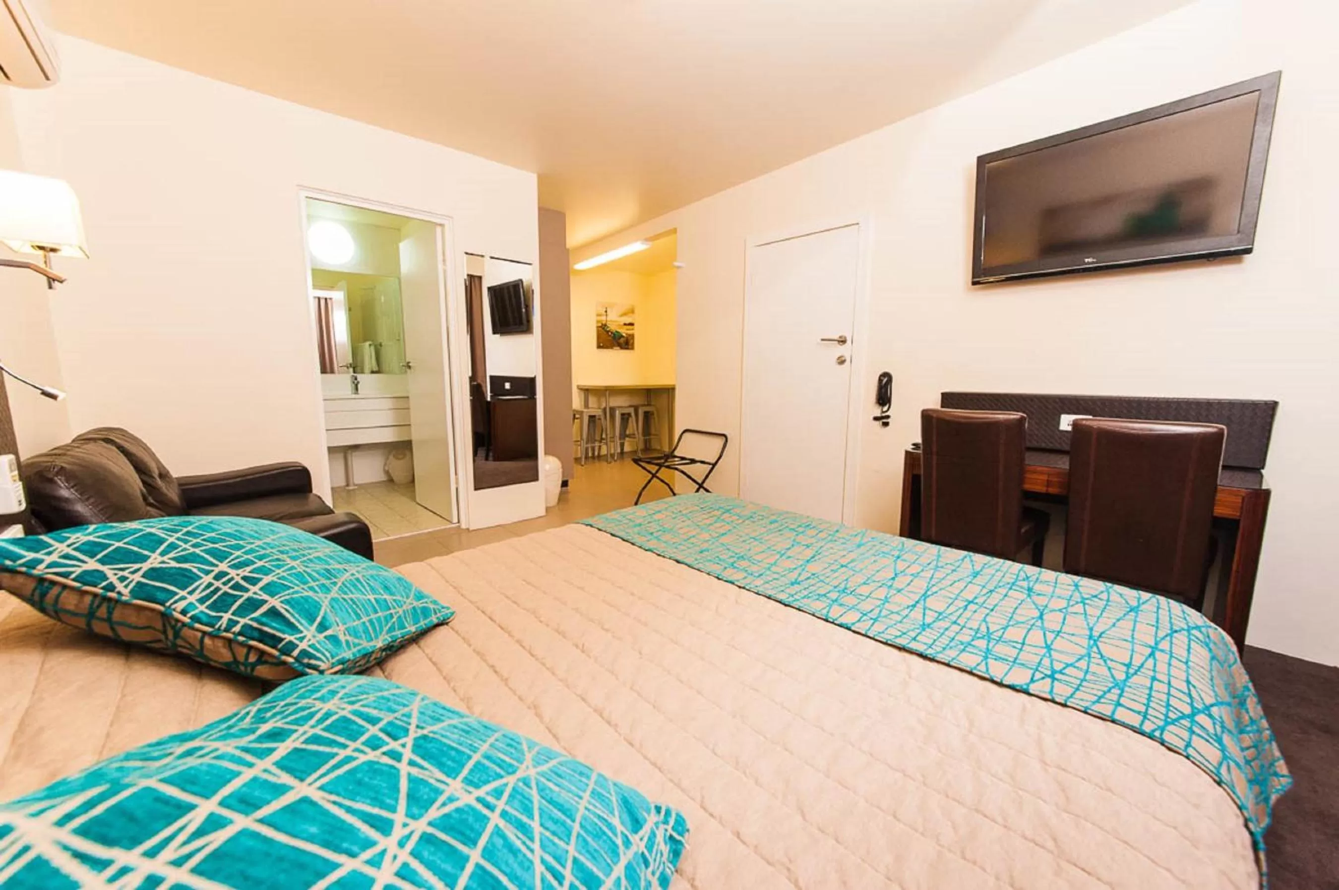 Bedroom, Bed in El Motor Inn