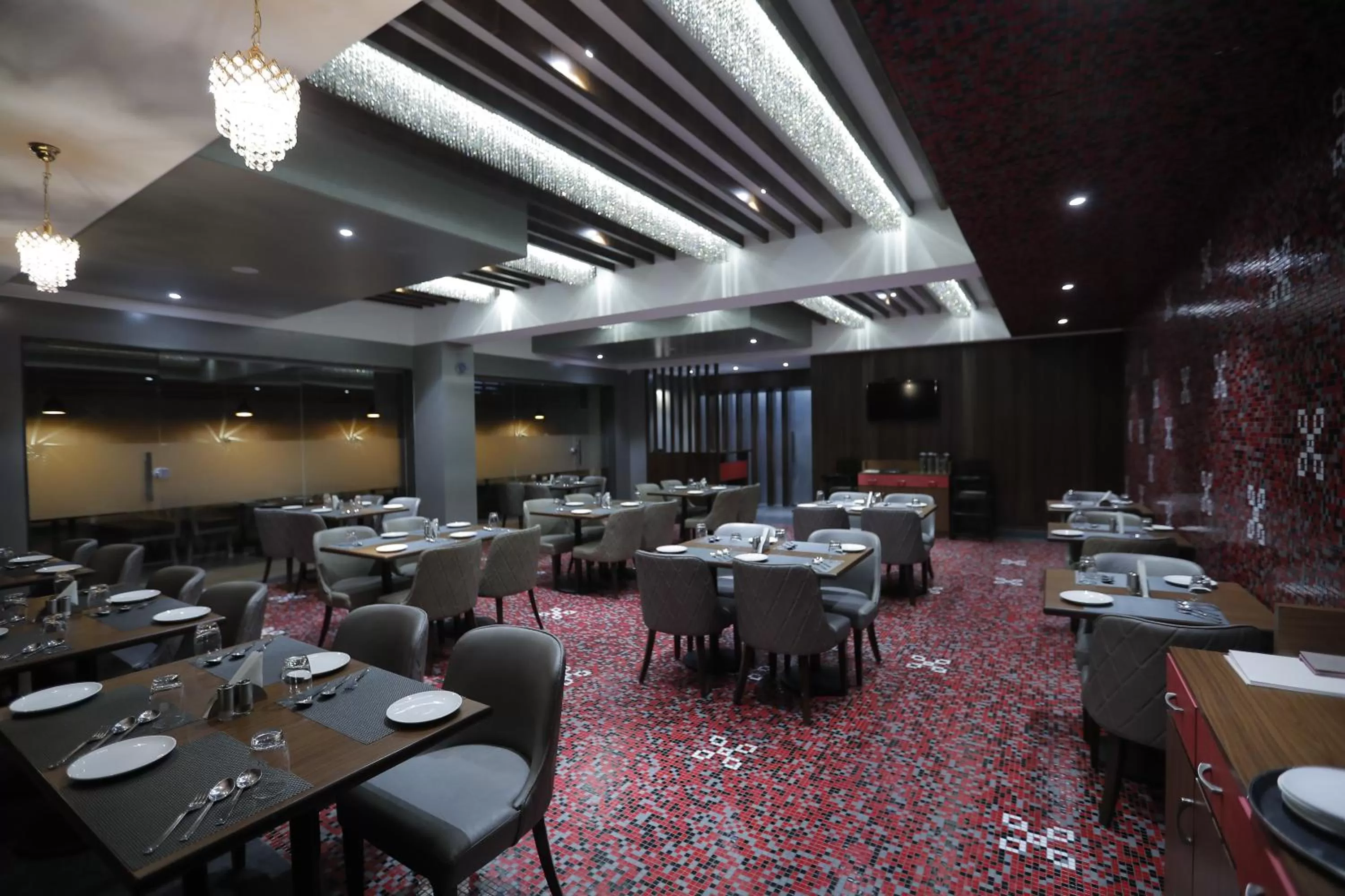 Restaurant/places to eat in Hotel Radiance