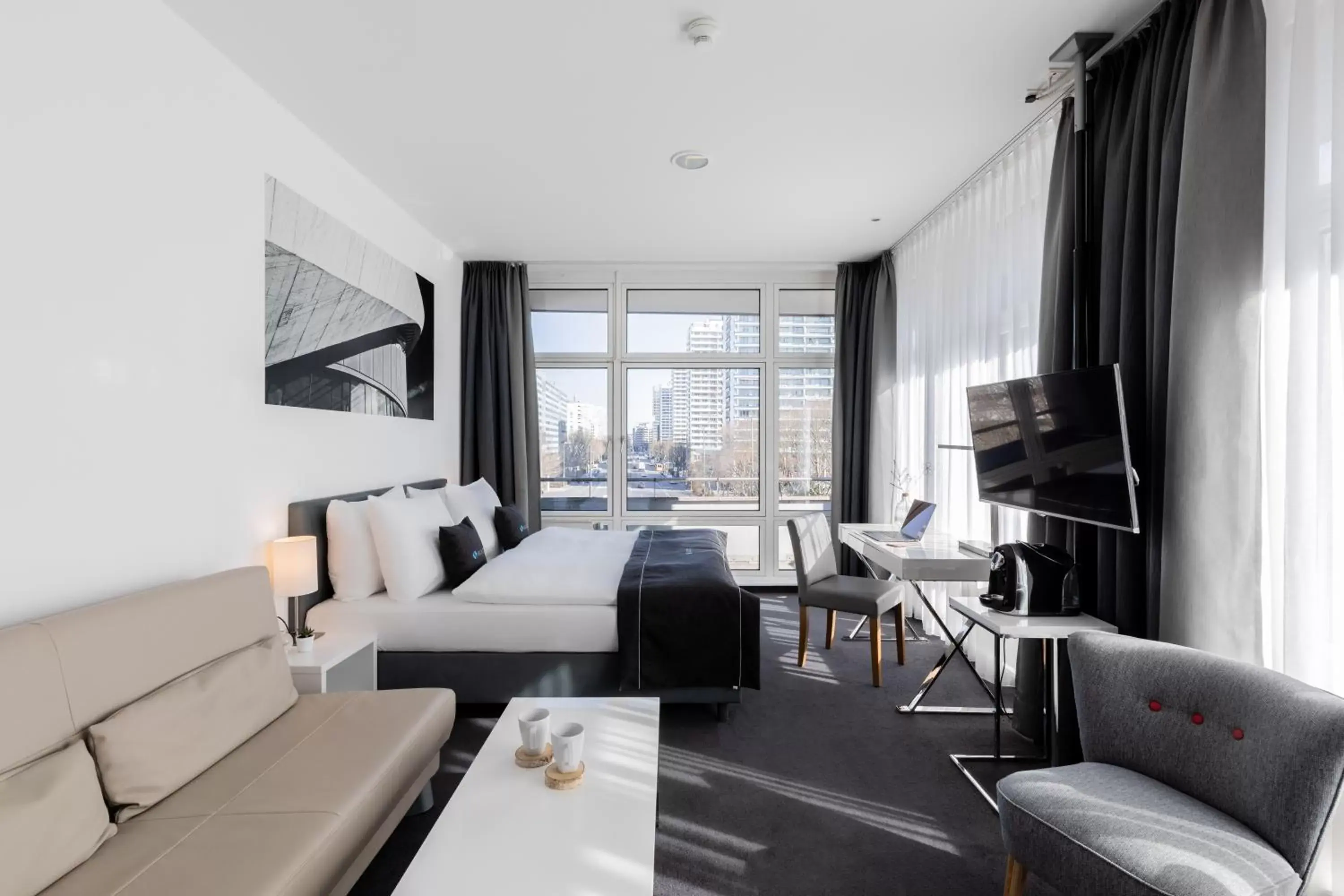 Photo of the whole room, Seating Area in Select Hotel Berlin Gendarmenmarkt