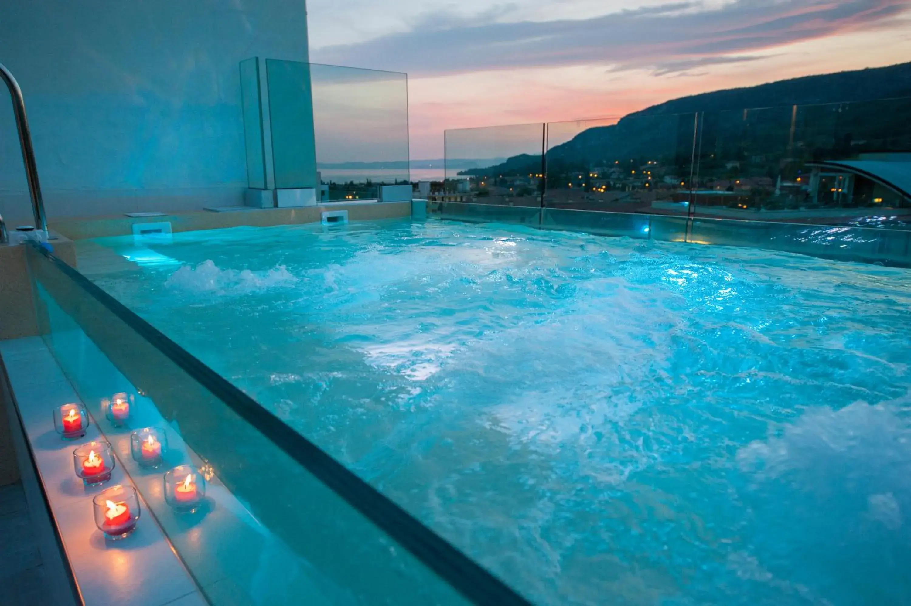 Hot Tub, Swimming Pool in Hotel Italia