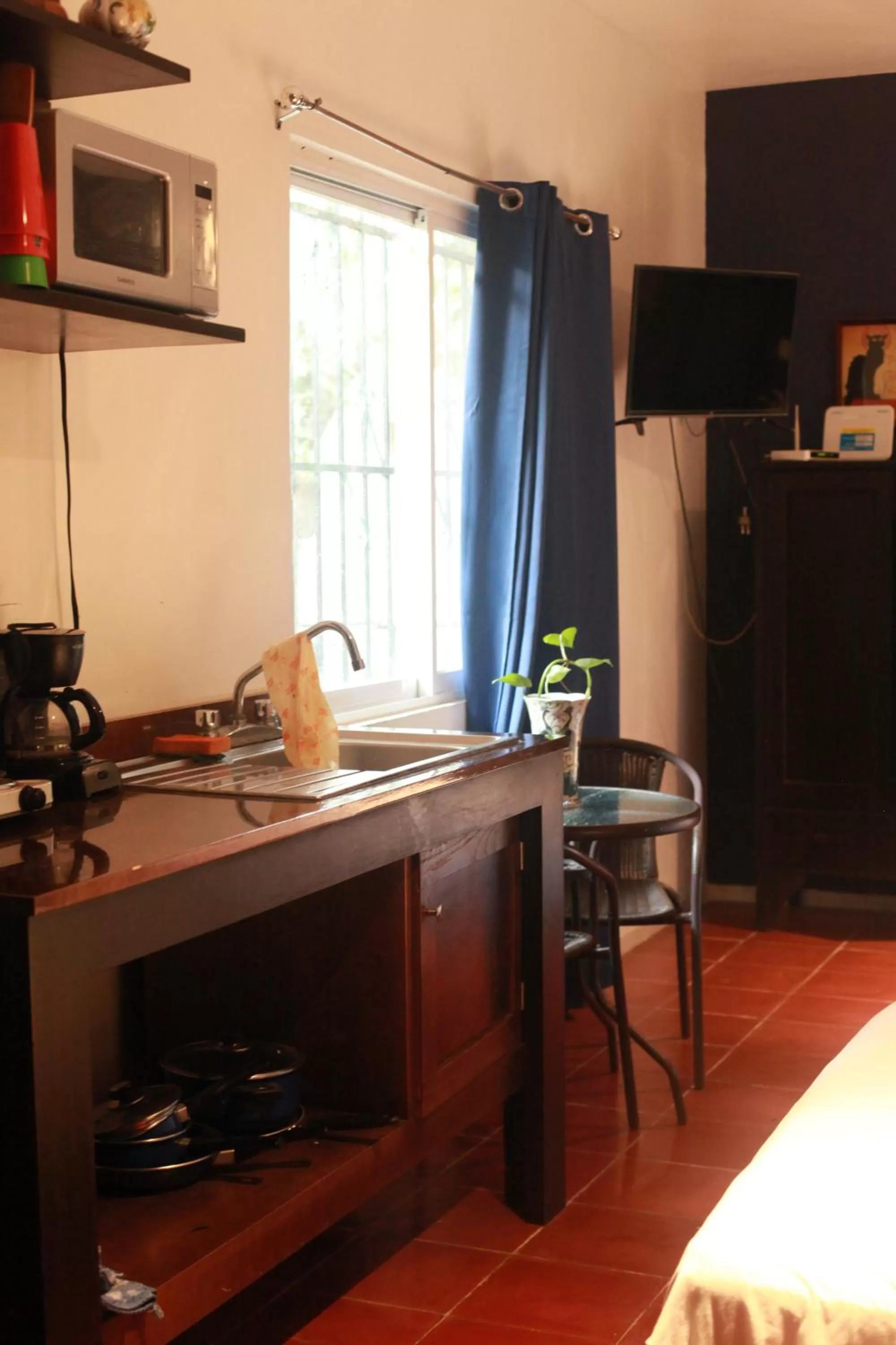 TV/Entertainment Center in Bea rooms and studios