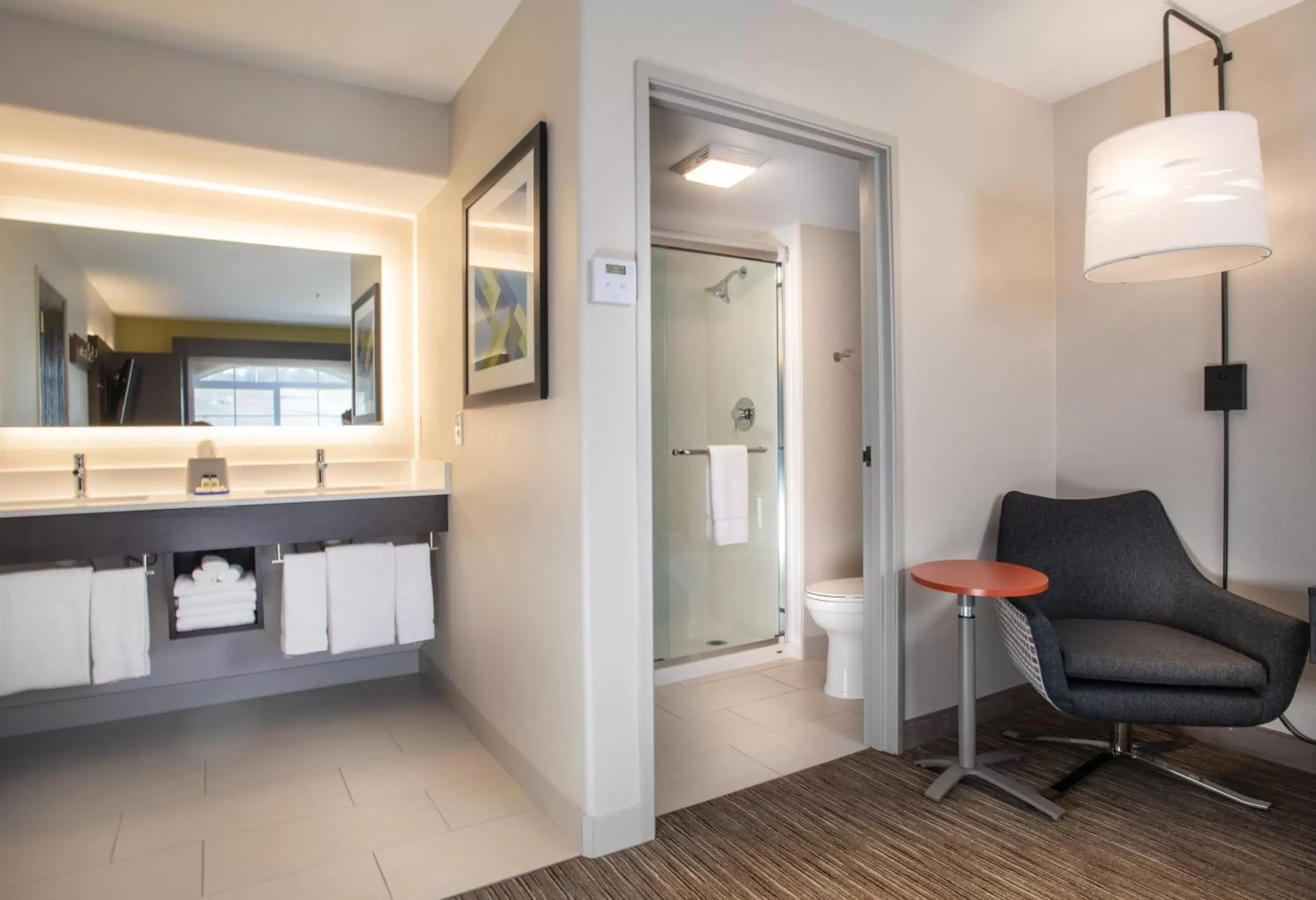 Bedroom, Bathroom in Holiday Inn Express Prescott, an IHG Hotel