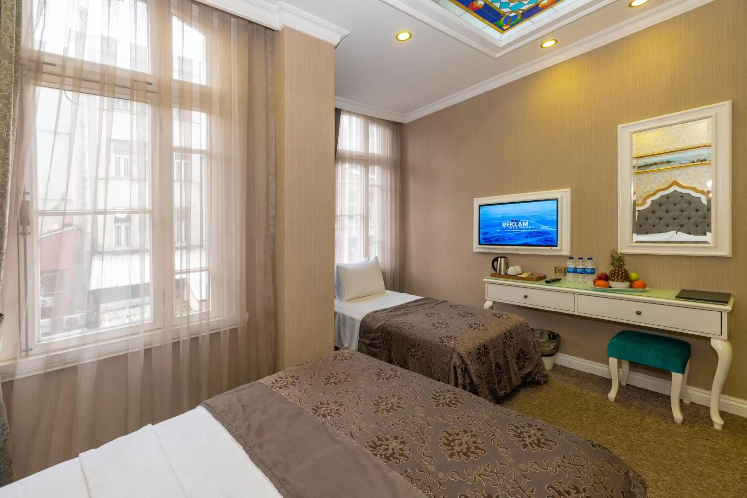 TV and multimedia, Bed in Alpek Hotel