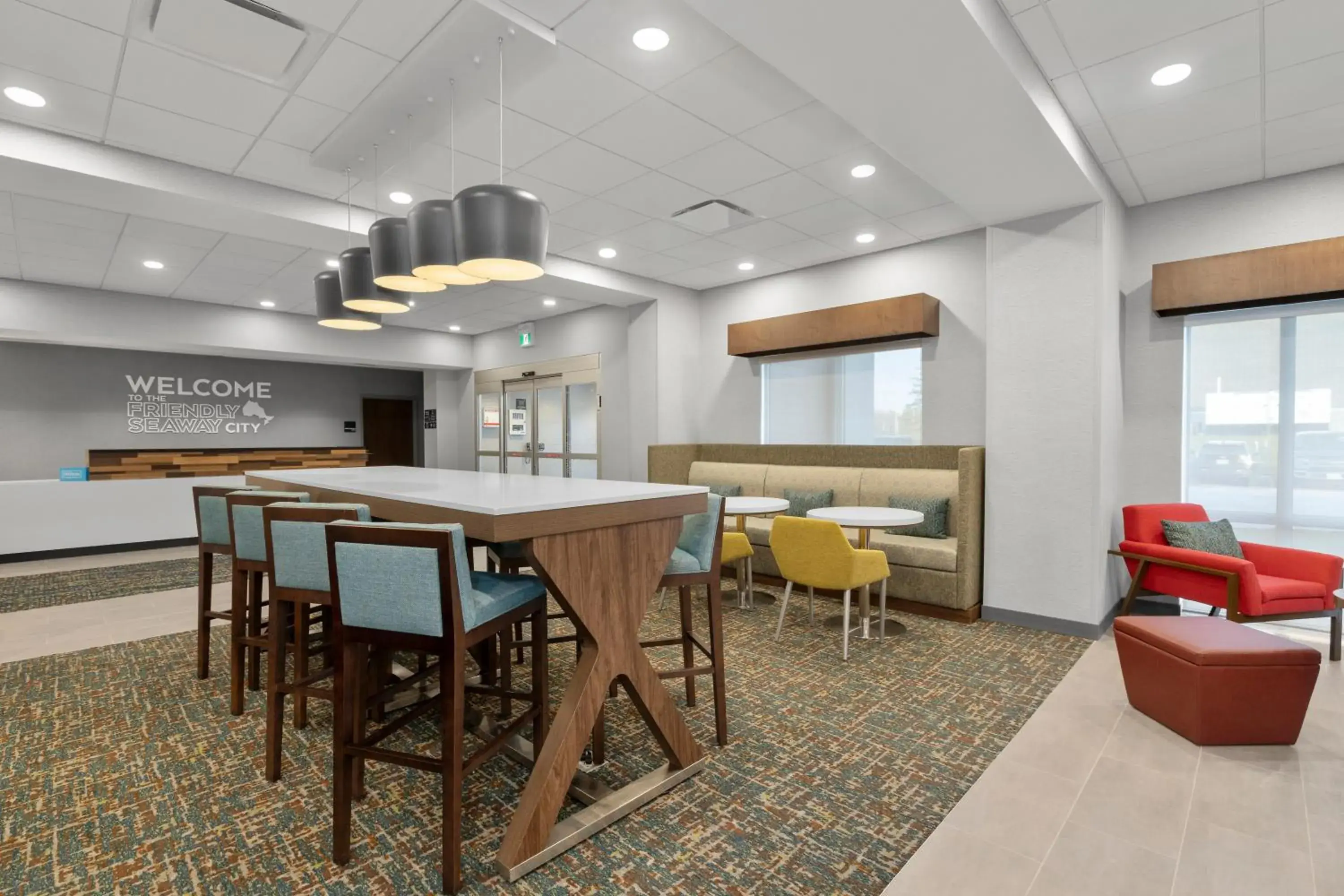 Communal lounge/ TV room, Restaurant/Places to Eat in Hampton Inn By Hilton Cornwall