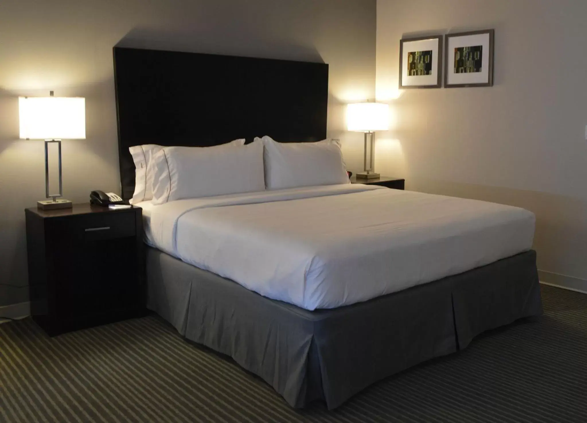Bed in Holiday Inn Express & Suites Tulsa NE, Claremore, an IHG Hotel
