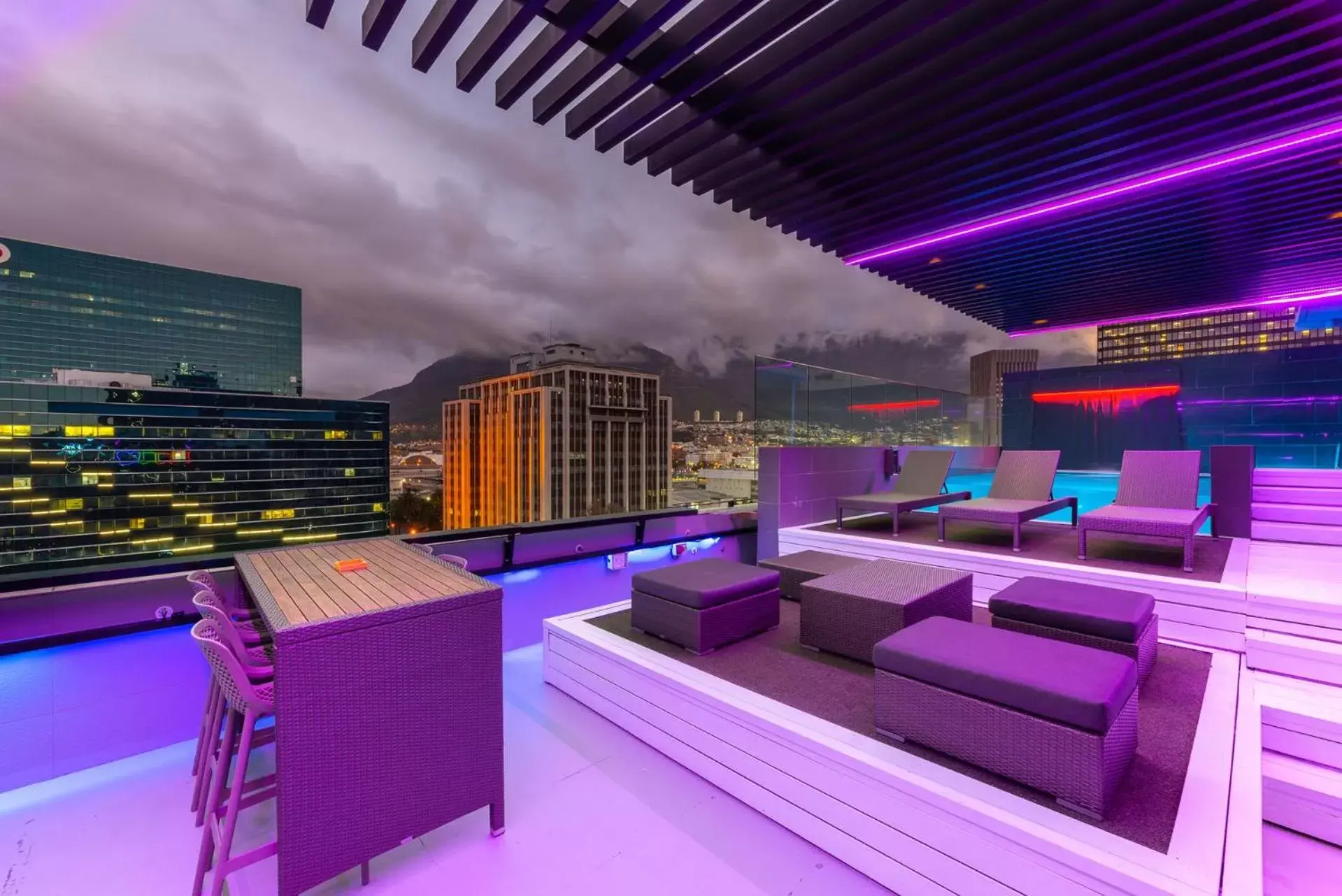 Lounge or bar, Swimming Pool in Park Inn by Radisson Cape Town Foreshore