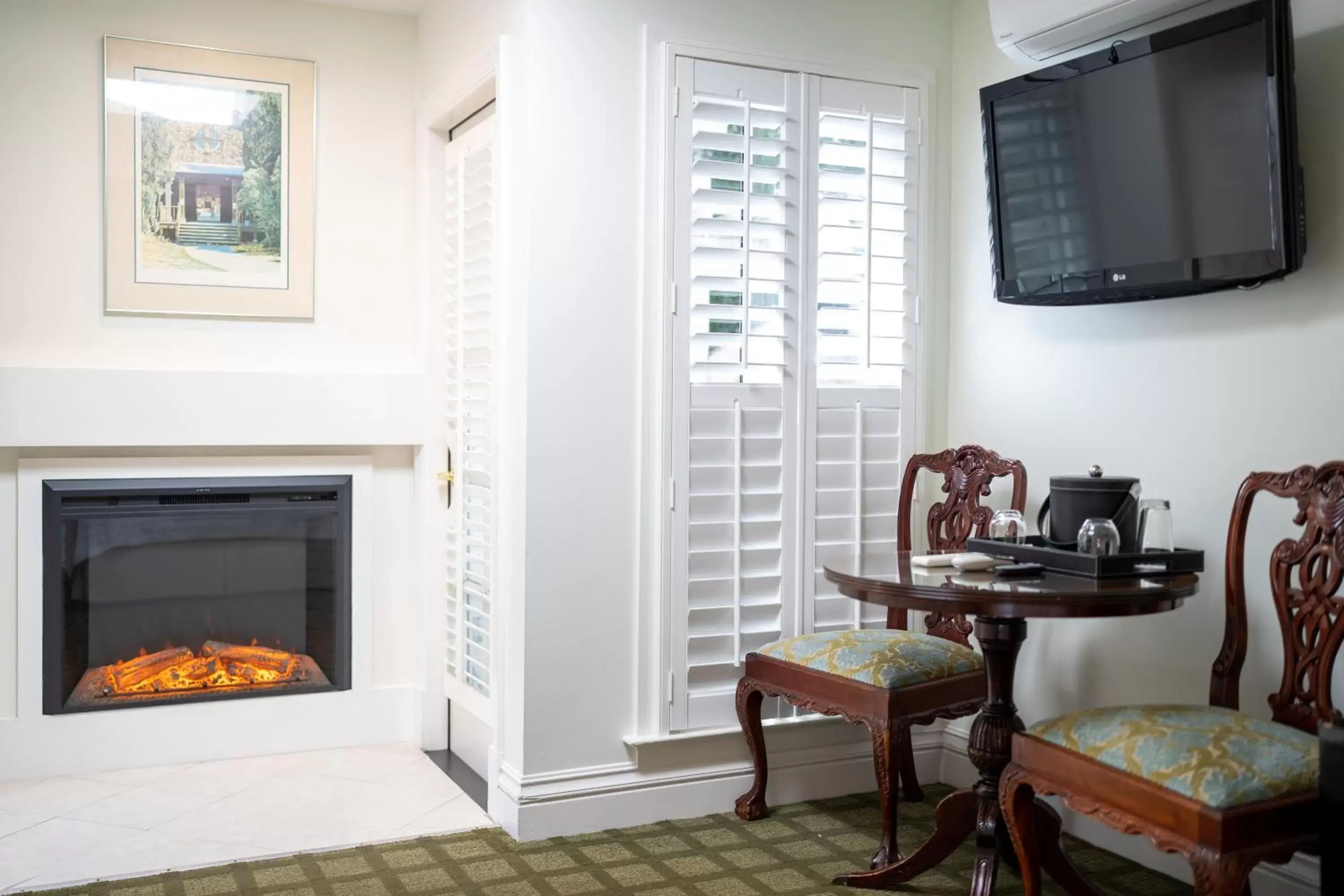 Seating area, TV/Entertainment Center in The Bergson