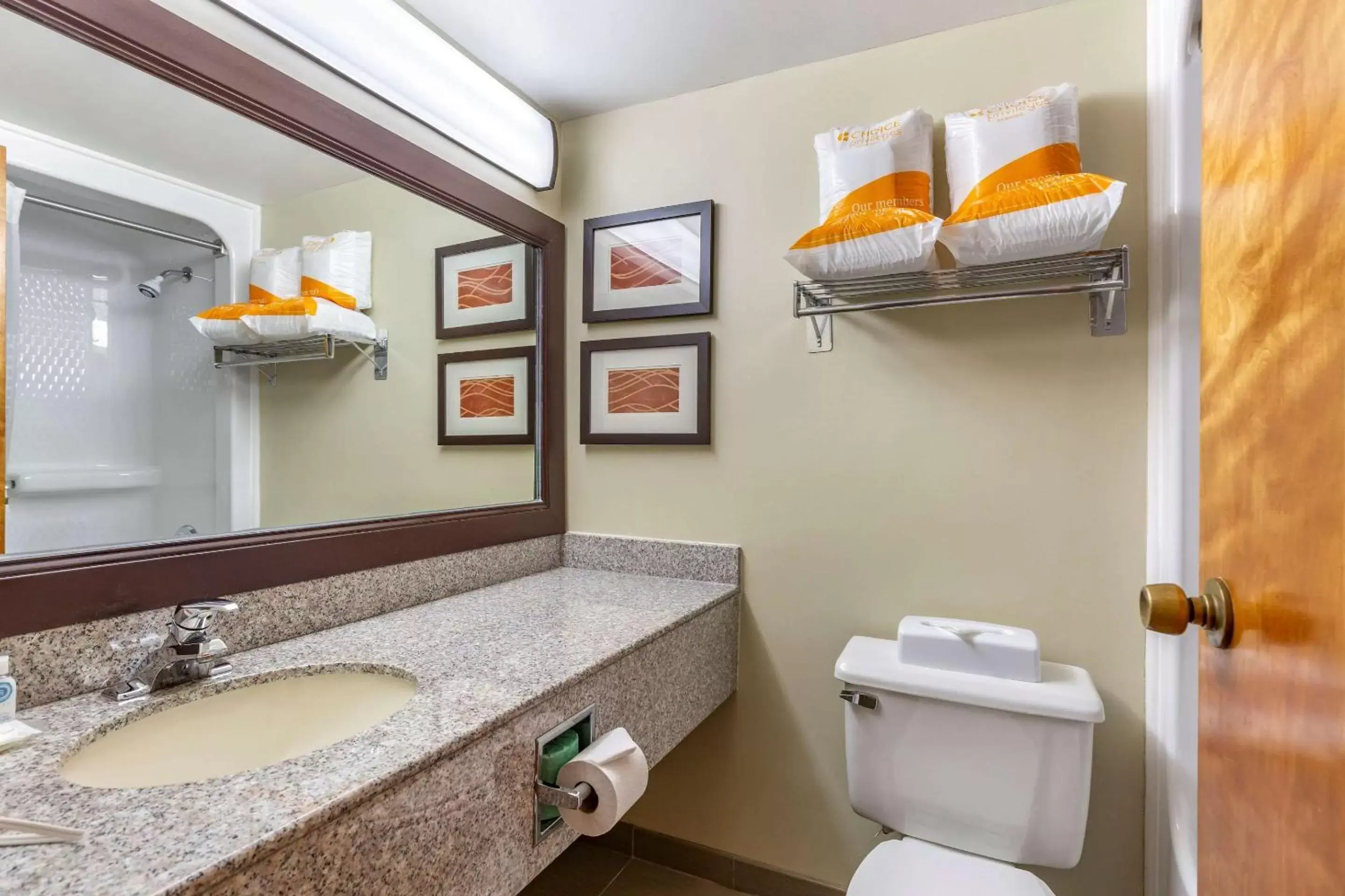 Photo of the whole room, Bathroom in Comfort Inn Quantico