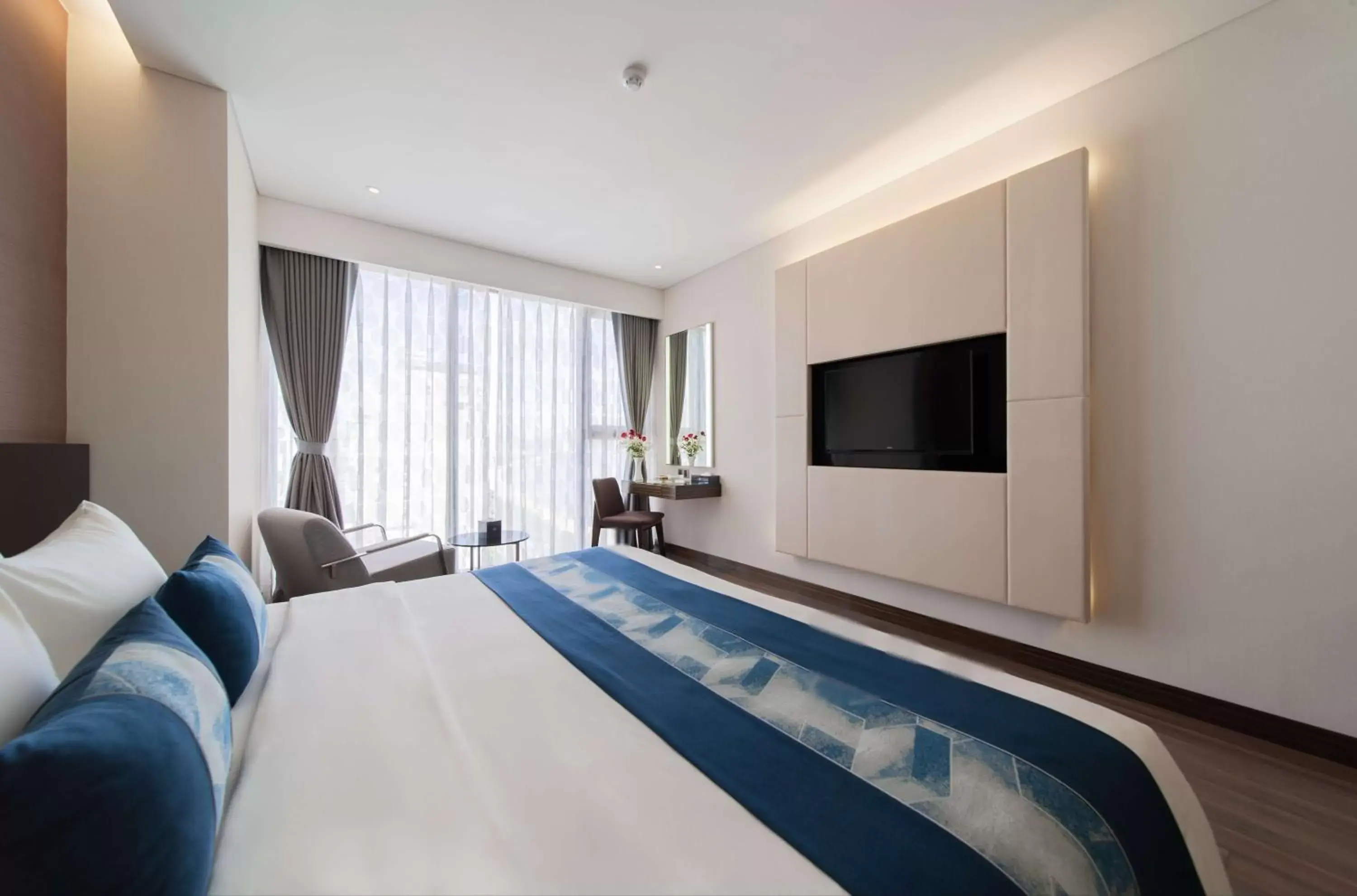 Bed, TV/Entertainment Center in Queen Ann Nha Trang Hotel