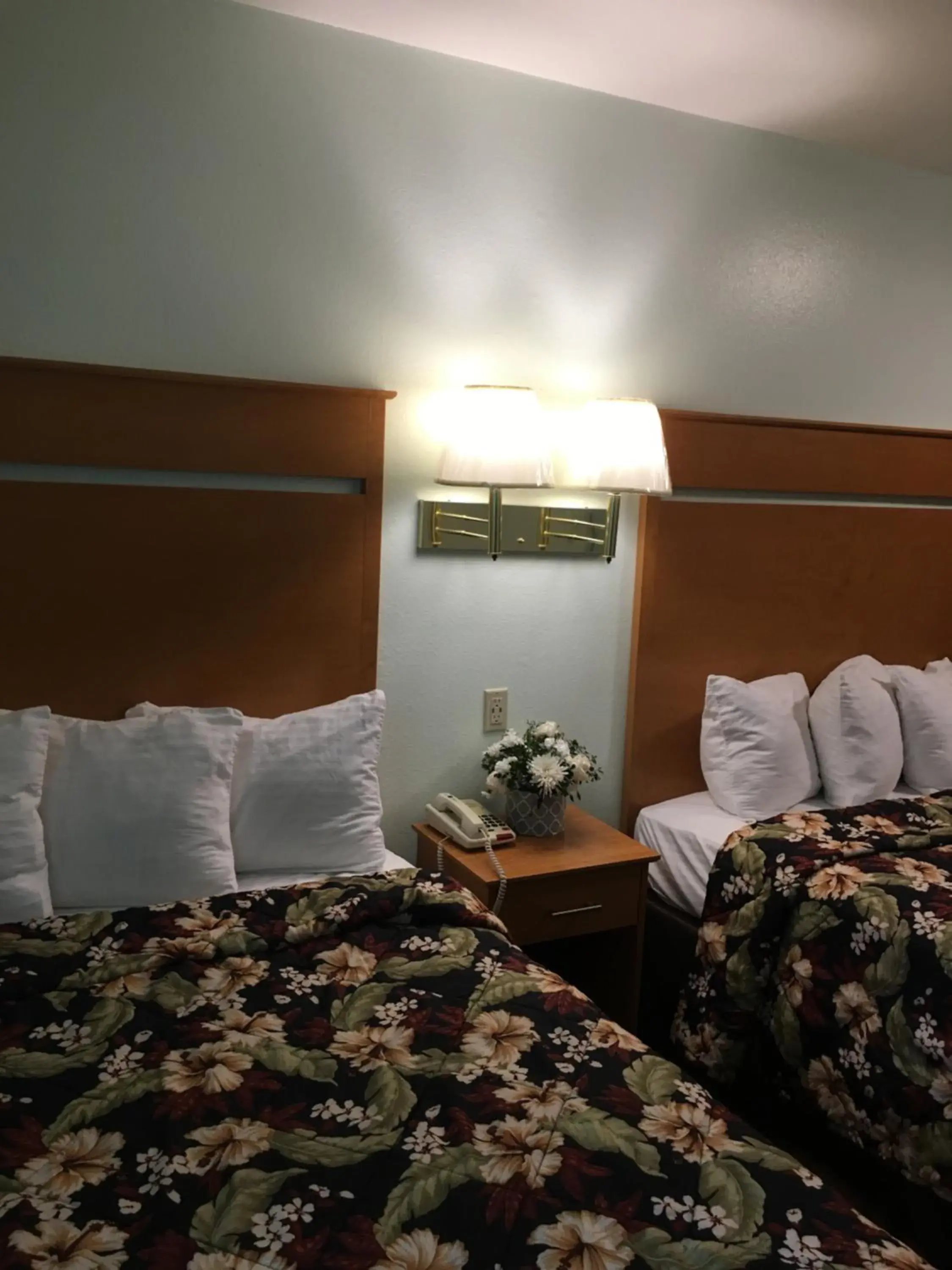 Bedroom, Bed in OceanView Motel