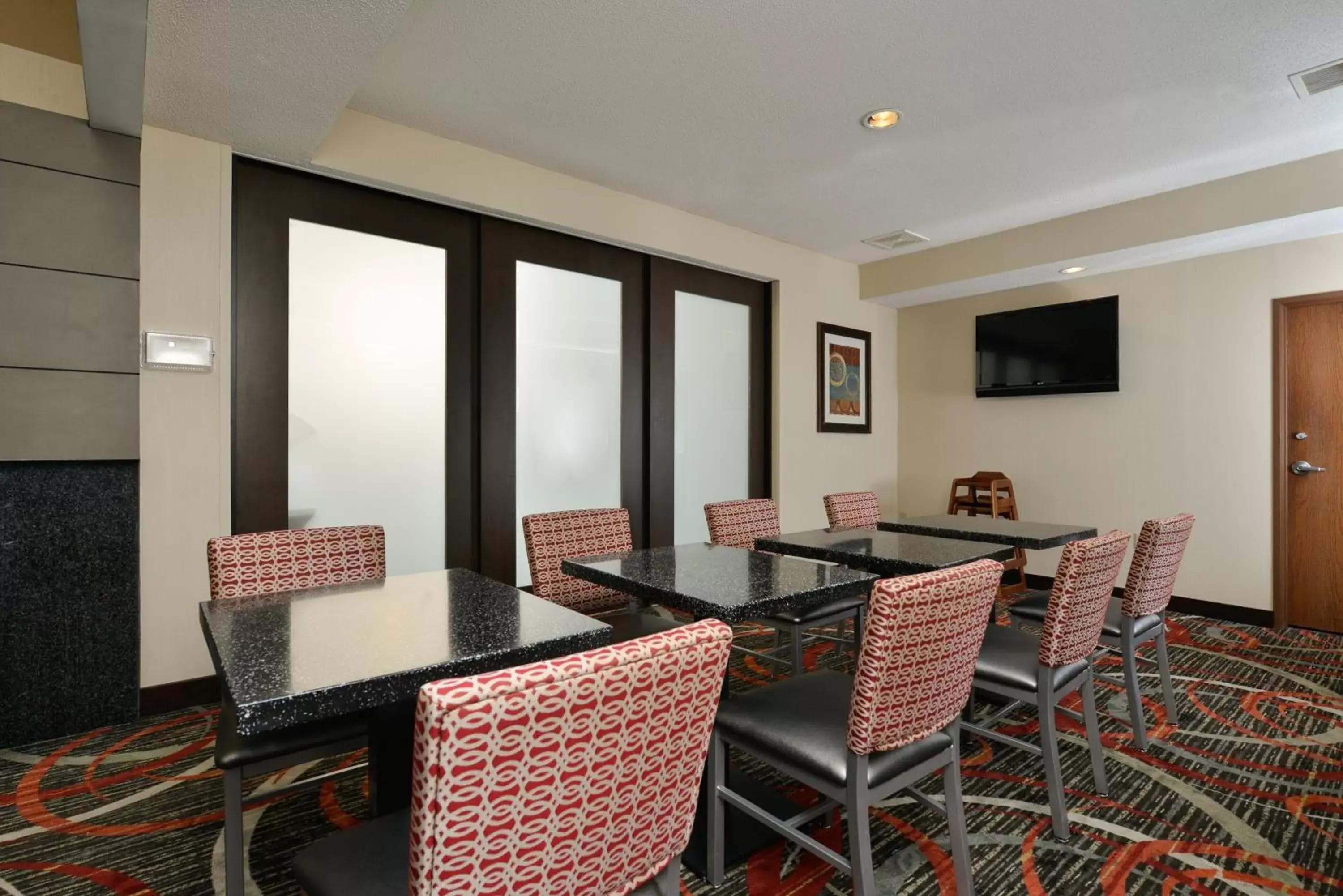 Breakfast, Dining Area in Holiday Inn Express Boston/Milford Hotel, an IHG Hotel