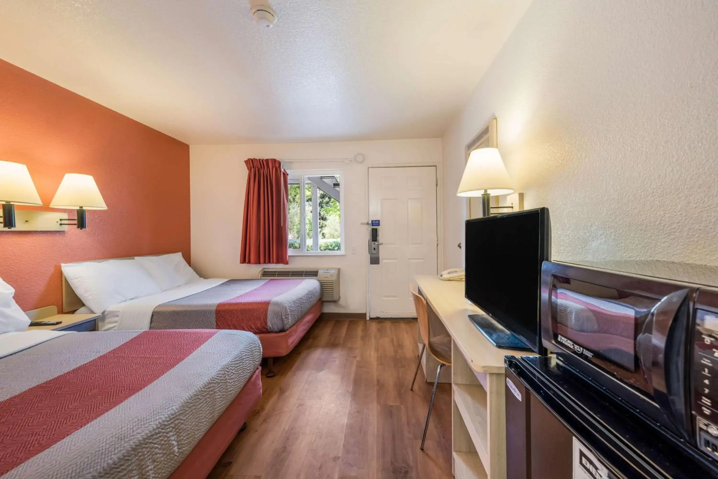 Bedroom, Bed in Motel 6-Rohnert Park, CA Bedroom, Bed in Motel 6-Rohnert Park, CA