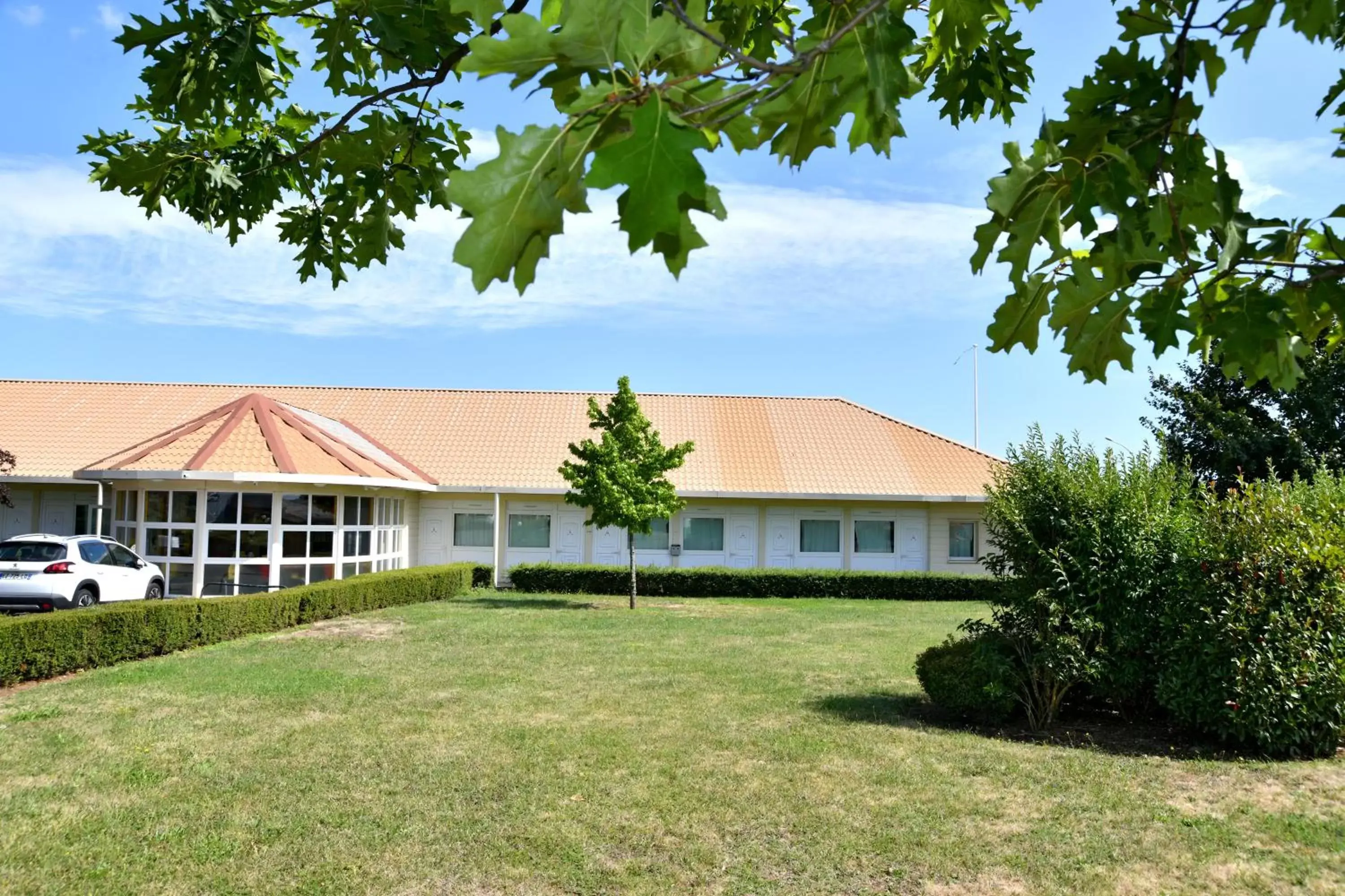 Property Building in The Originals Access Aéroport, Hôtel Aurillac