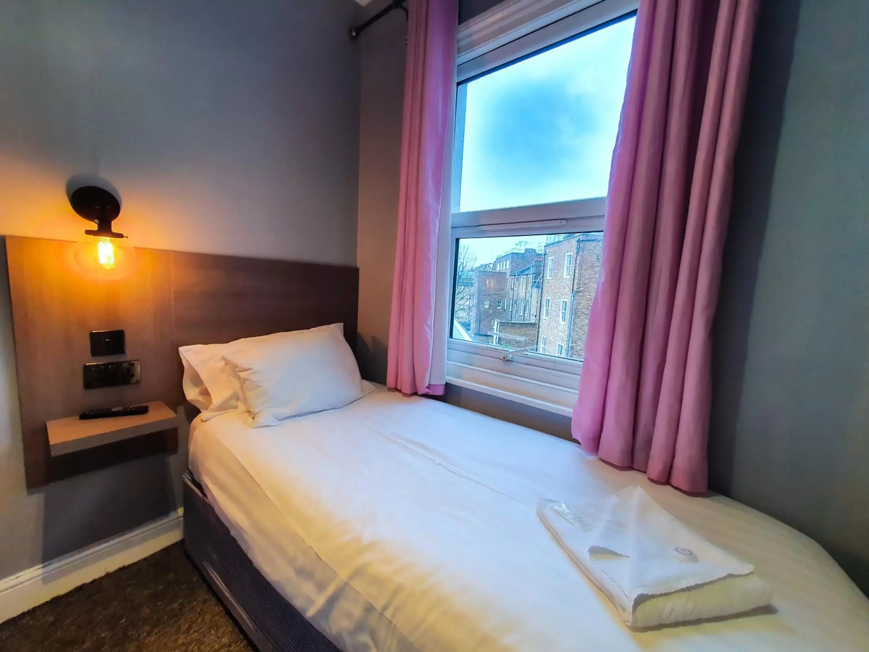 Bedroom, Bed in Plaza Hotel