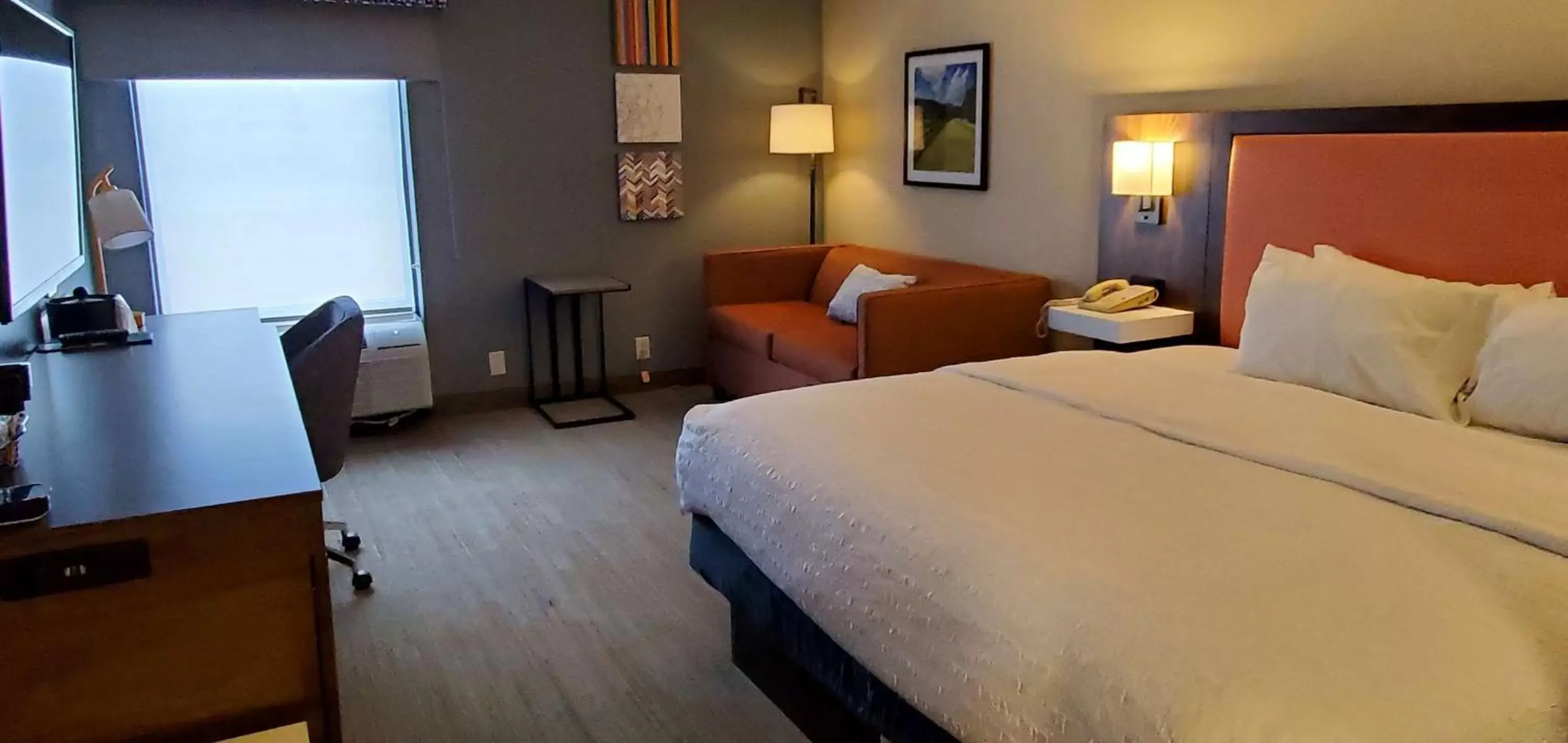 Bedroom, Bed in Hampton Inn - Hillsville