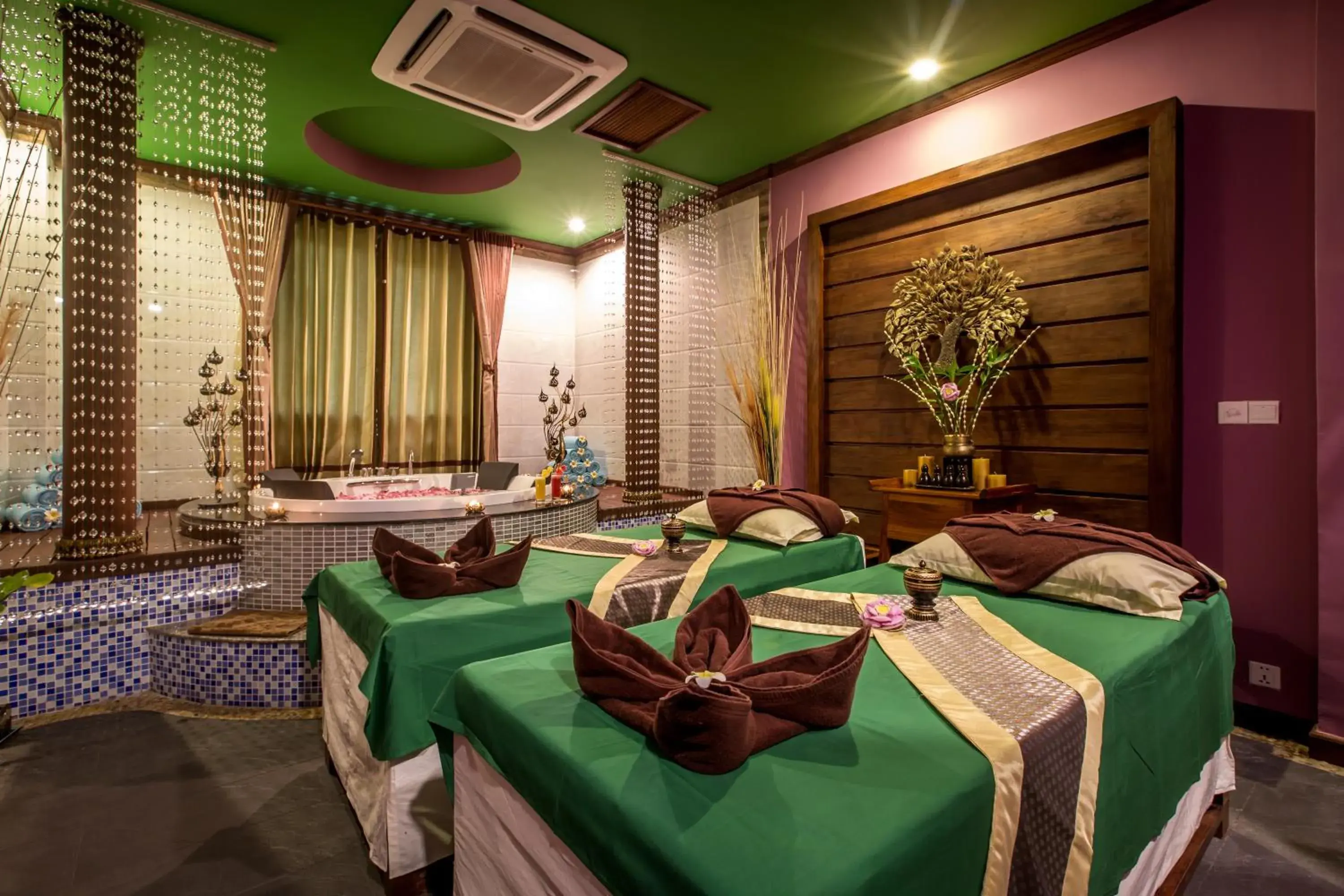 Massage, Restaurant/Places to Eat in Empress Residence Resort and Spa