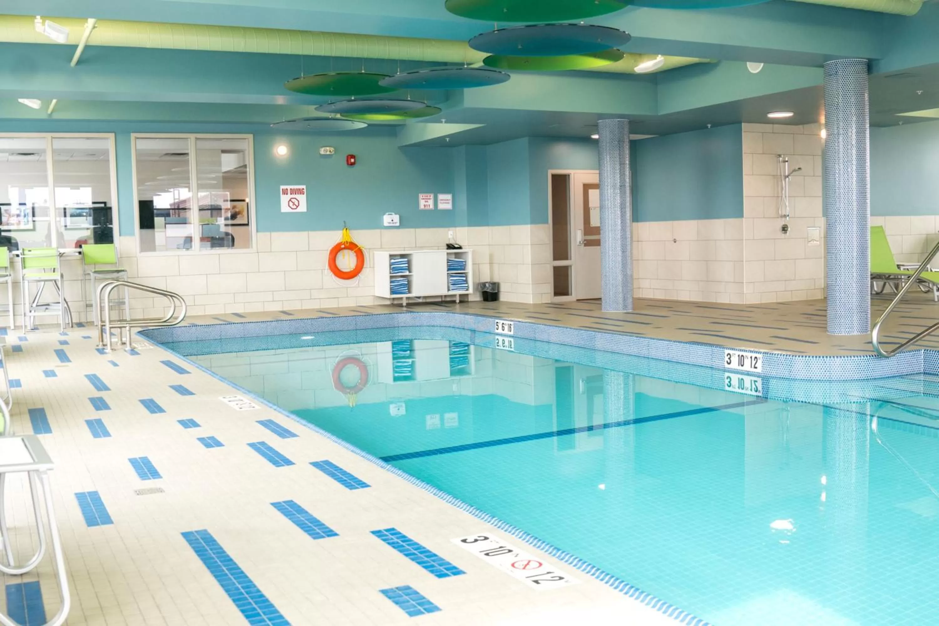 Swimming pool in Holiday Inn Express & Suites - Brandon by IHG