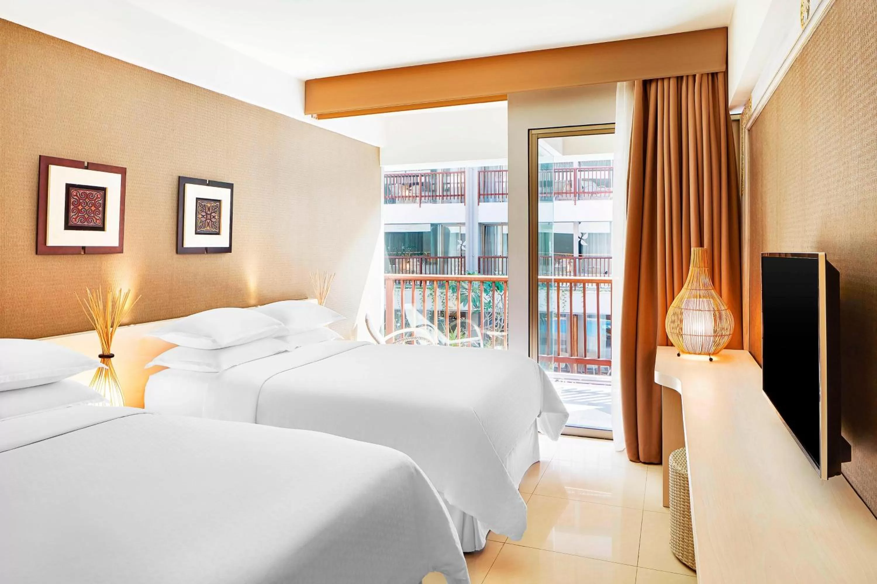 Photo of the whole room, Bed in Four Points by Sheraton Bali, Kuta