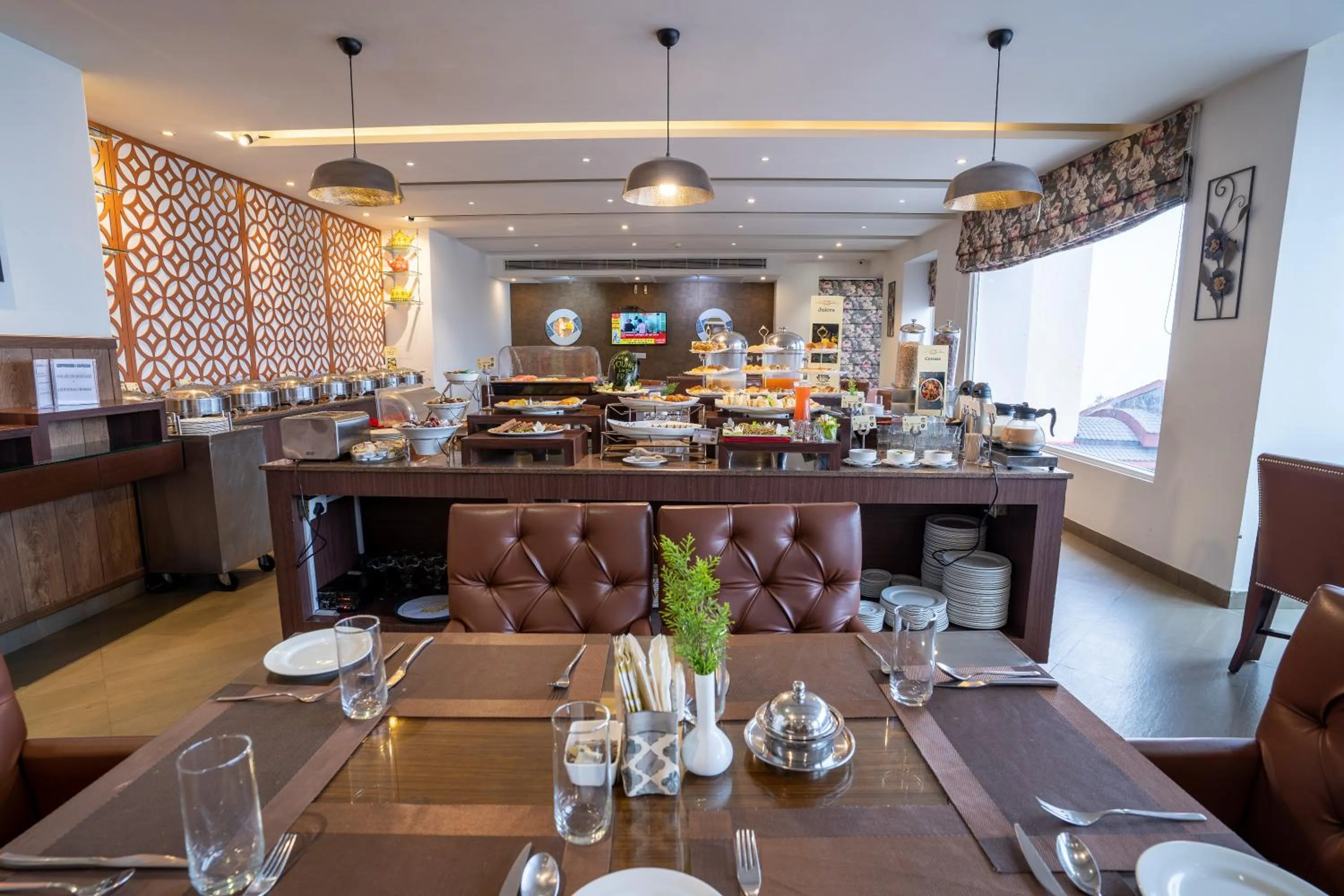 Restaurant/places to eat in Indraprastha Spa Resort