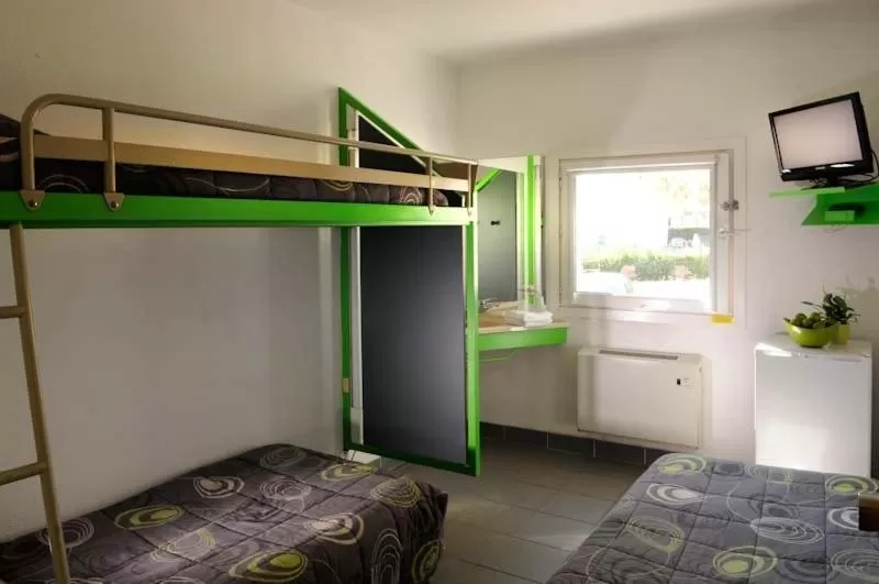 Triple Room with Shared Bathroom (Two Single Beds and One Bunk Bed) in My KB Hôtel Montélimar