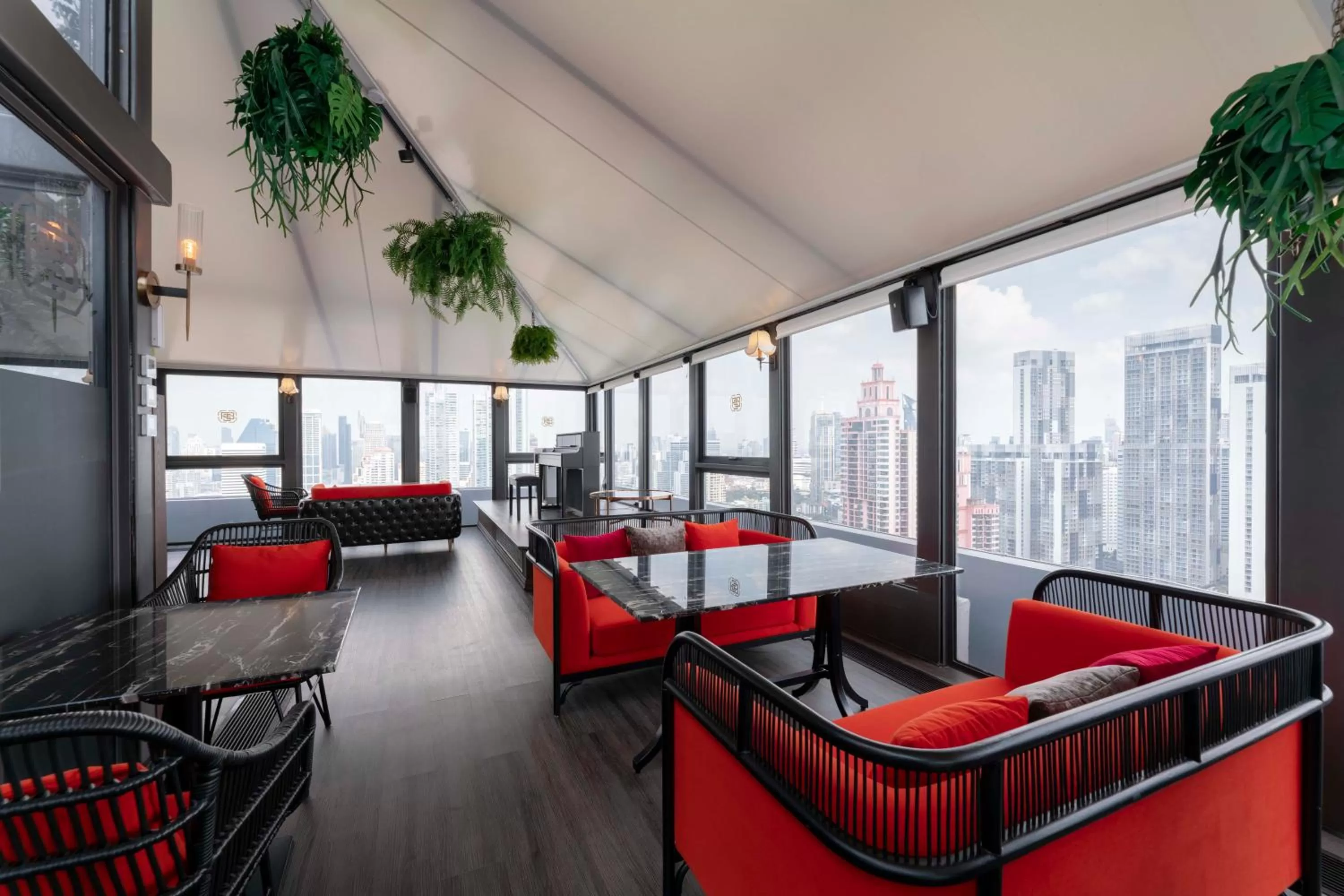 Lounge or bar in Wyndham Bangkok Queen Convention Centre