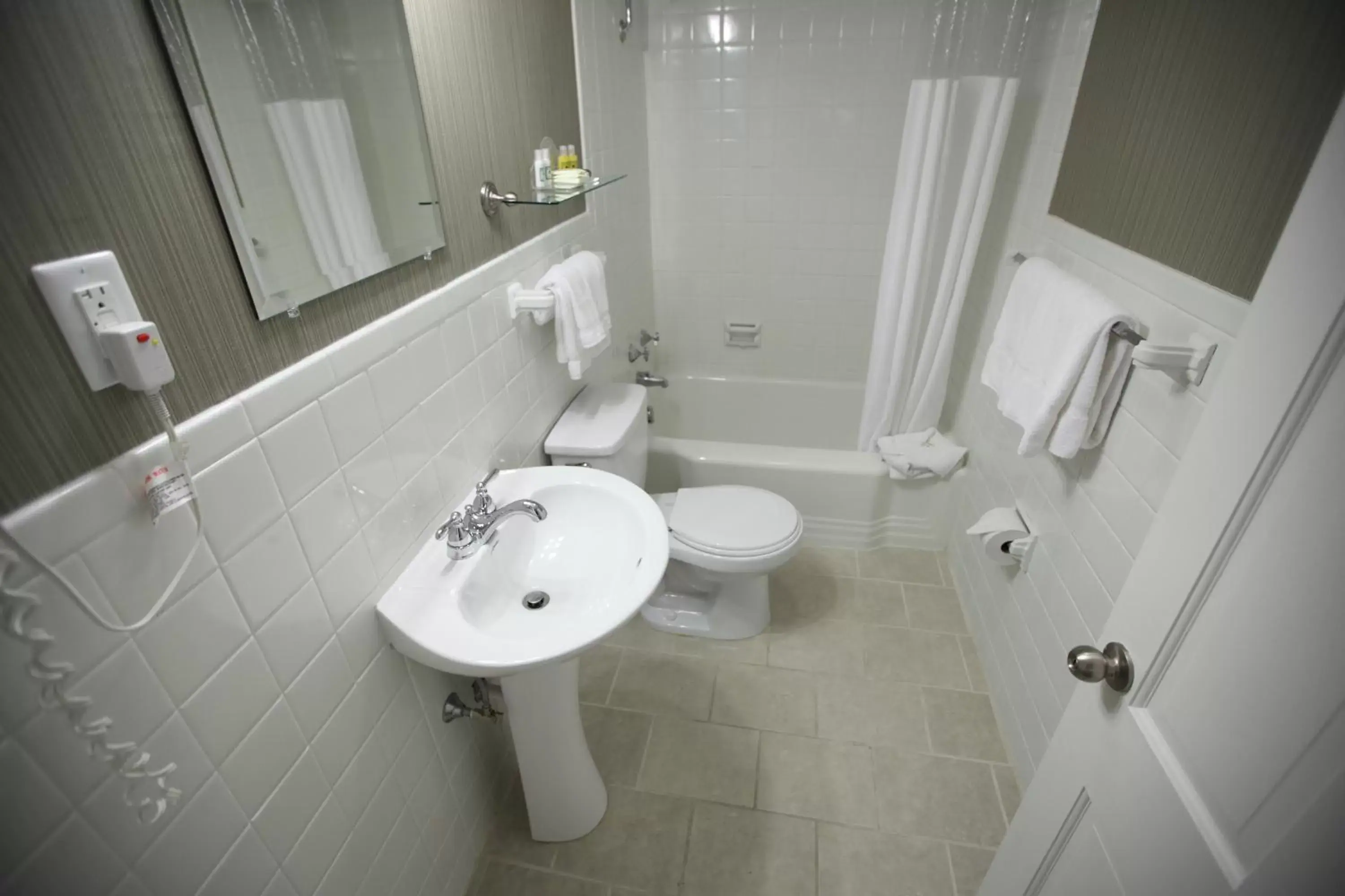 Shower, Bathroom in The Island House Hotel