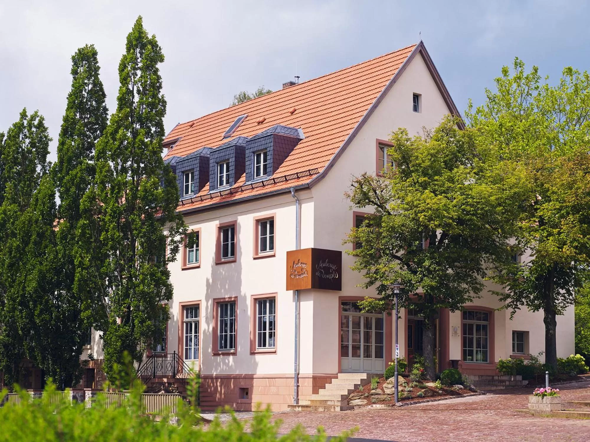 Property Building in Auberge de Temple