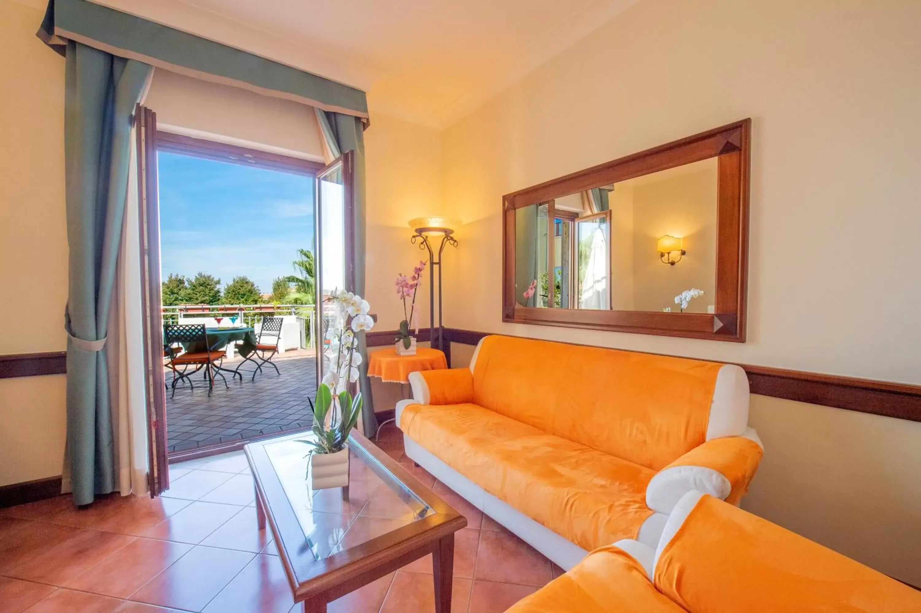 Living room, Seating Area in Hotel Michelangelo