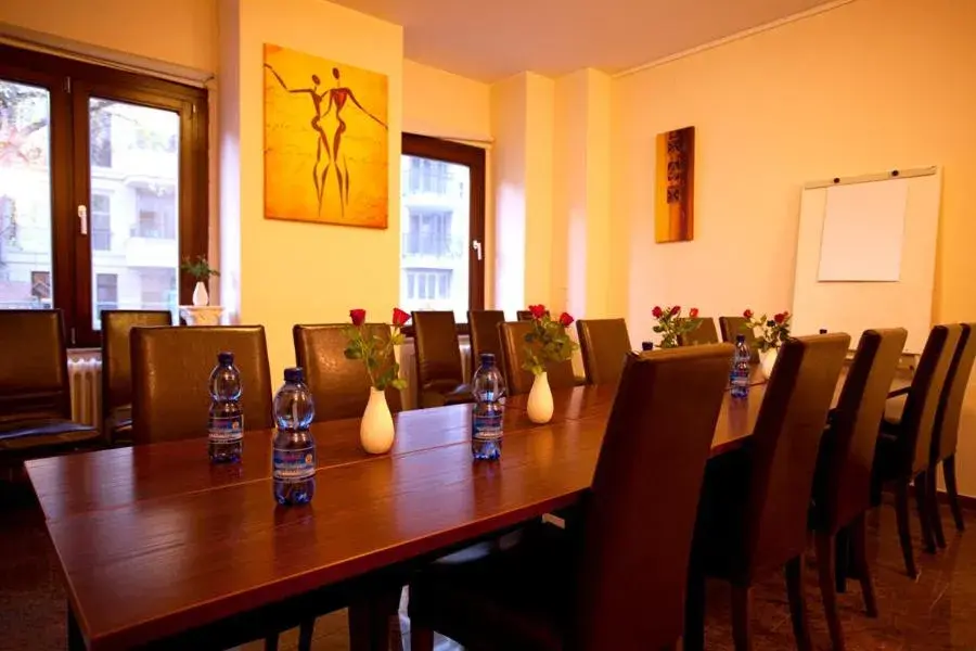 Meeting/conference room, Restaurant/Places to Eat in Hotel Orion Berlin