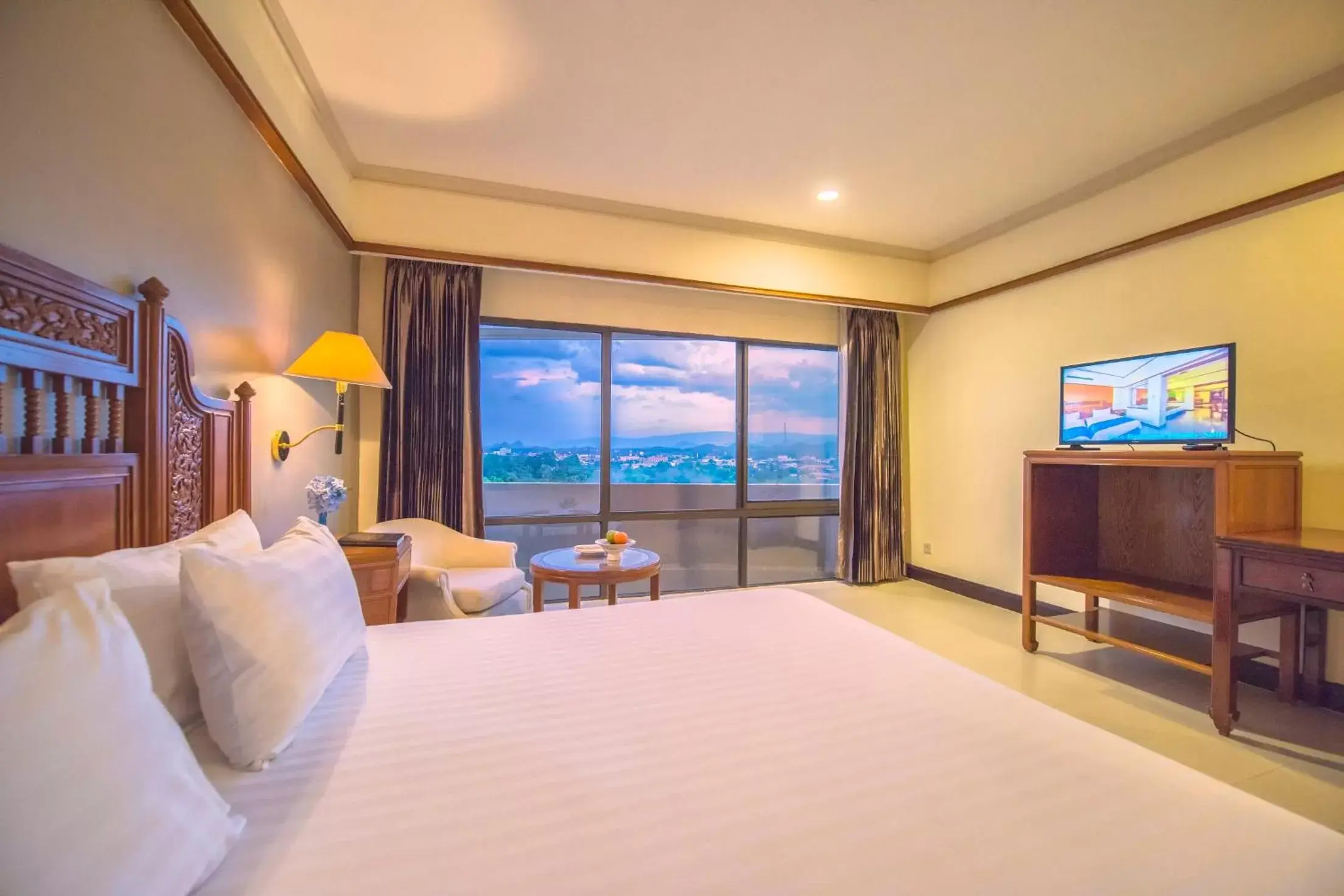 TV and multimedia in Loei Palace Hotel