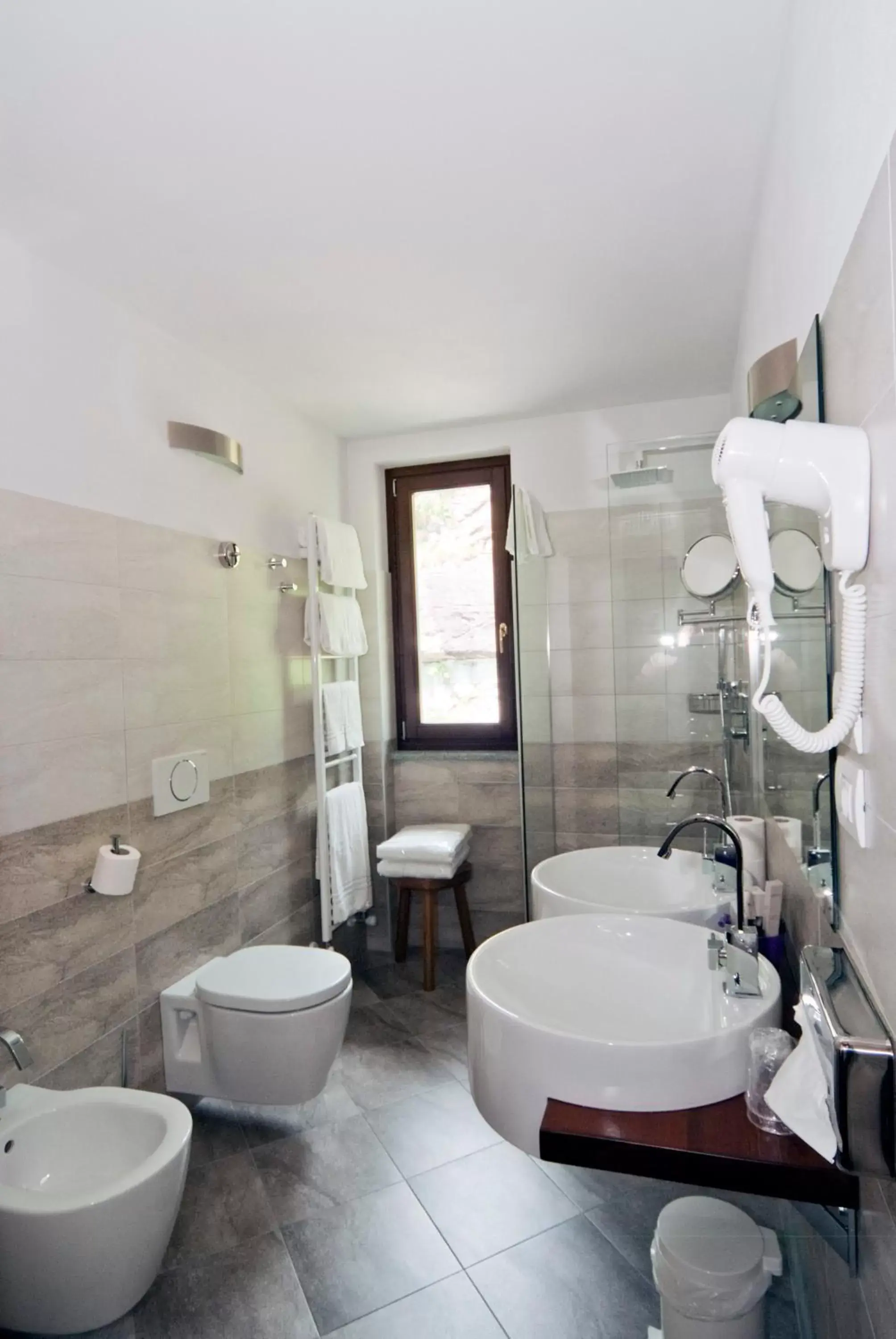 Shower, Bathroom in Il Falco E La Volpe