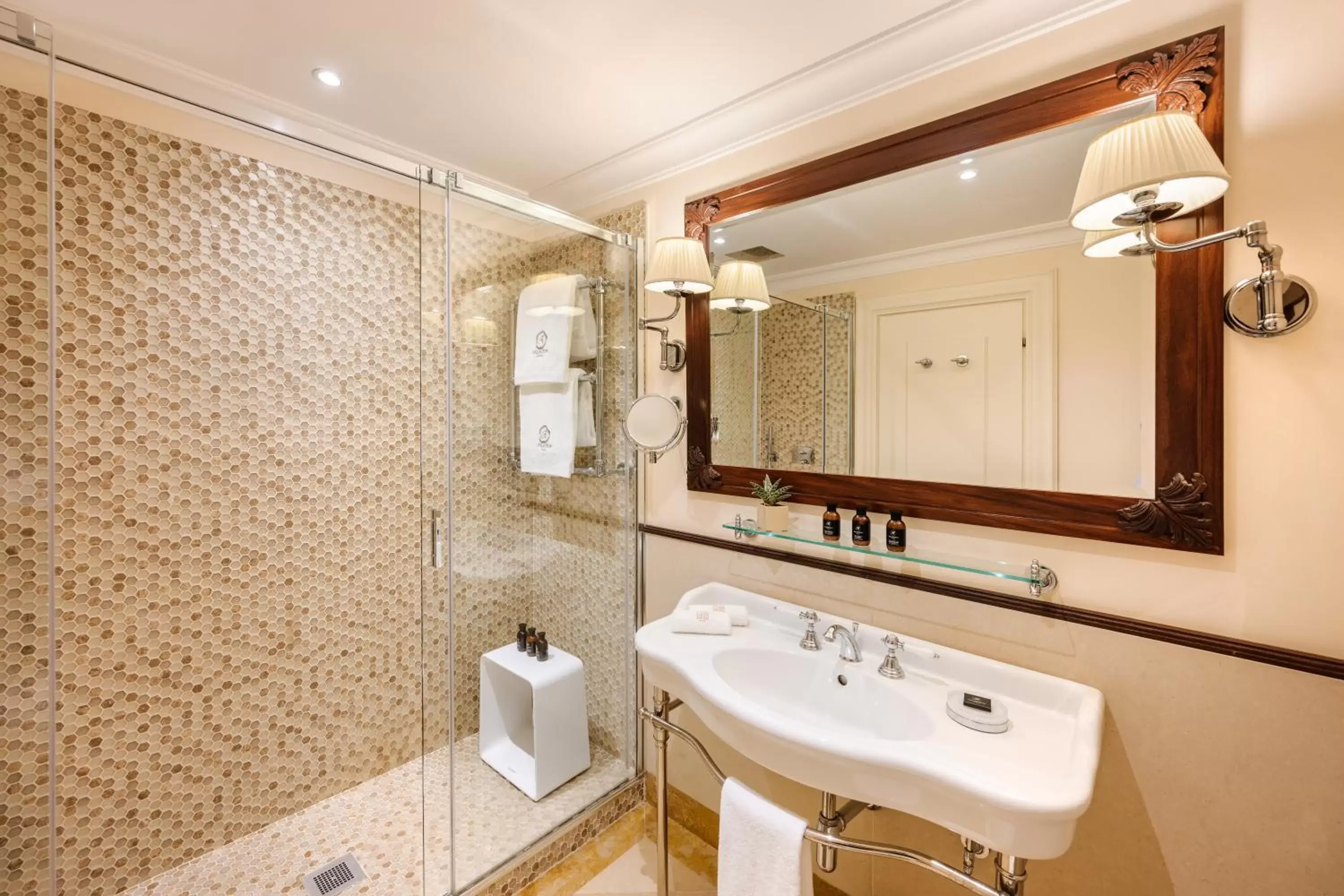 Shower, Bathroom in Grand Hotel Bristol Resort & Spa