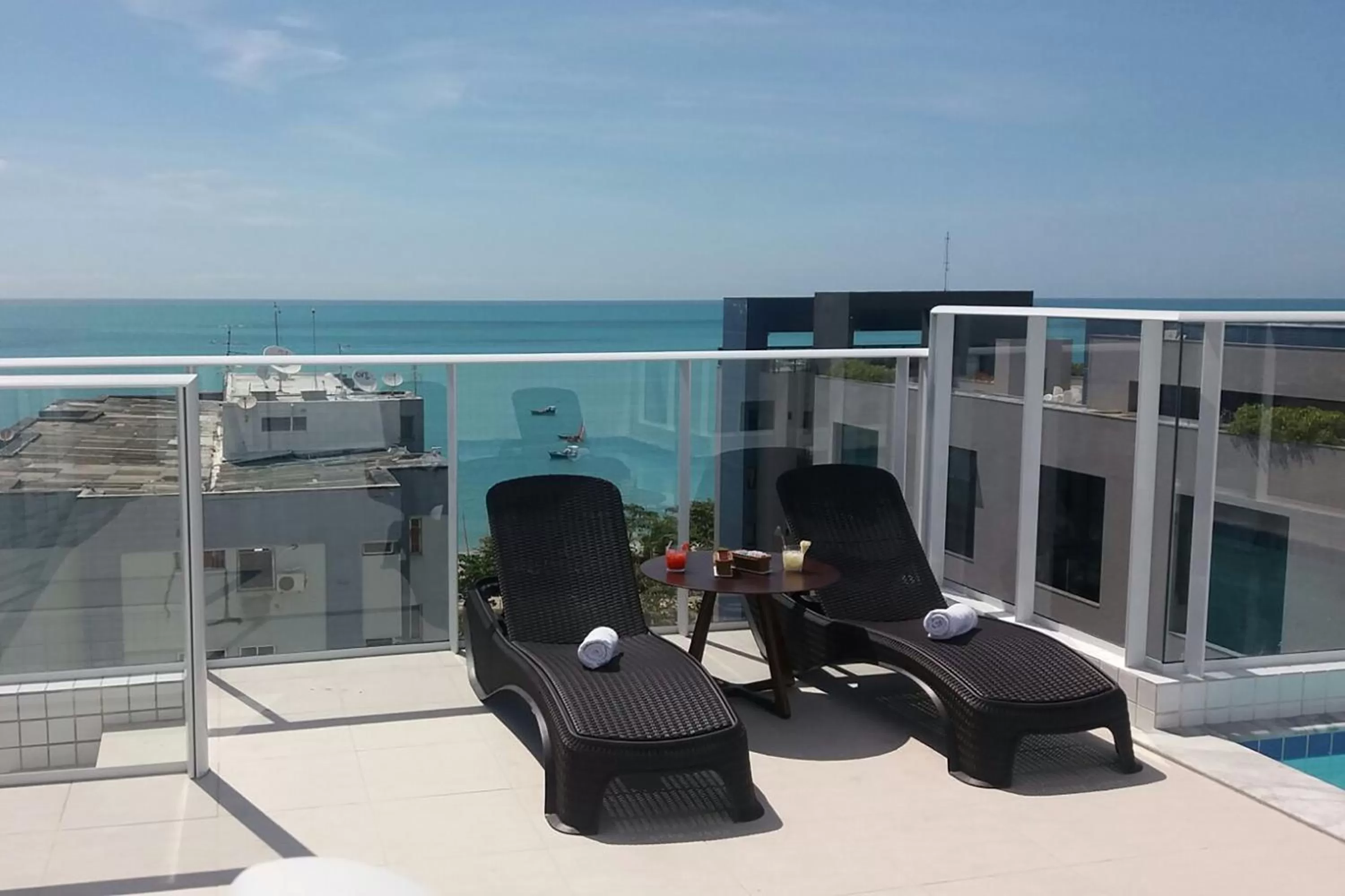 Swimming pool in Slim Pajuçara by Tropicalis